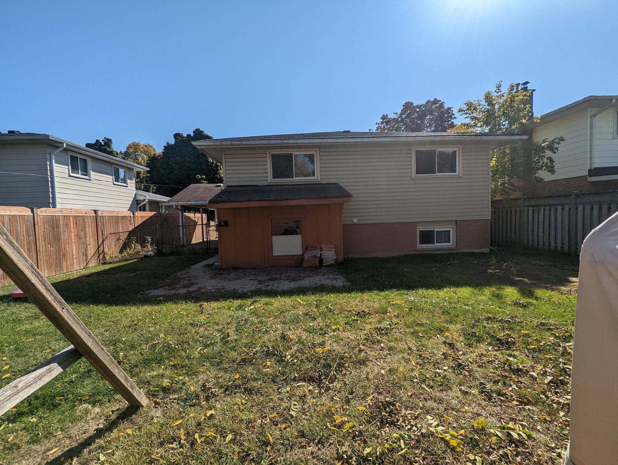 Brantford, ON N3R 6C7,6 Spartan DR