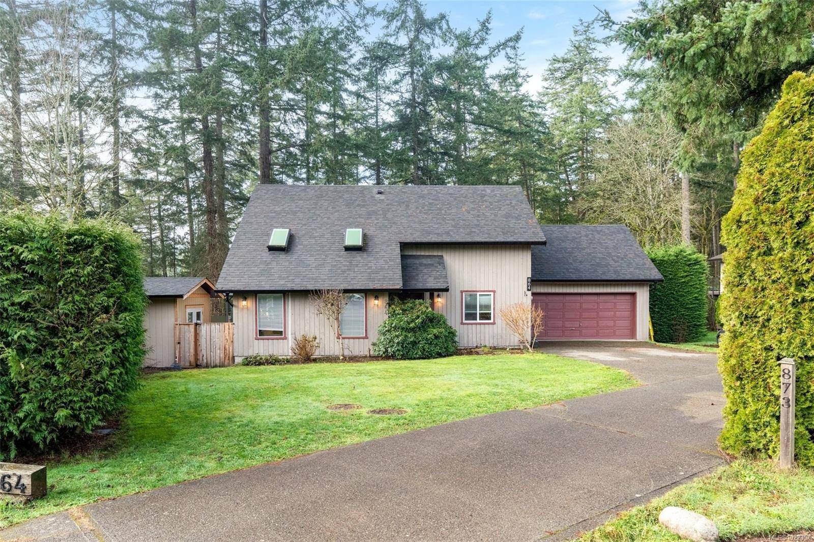 Central Saanich, BC V8M 1A7,864 Woodsview Pl