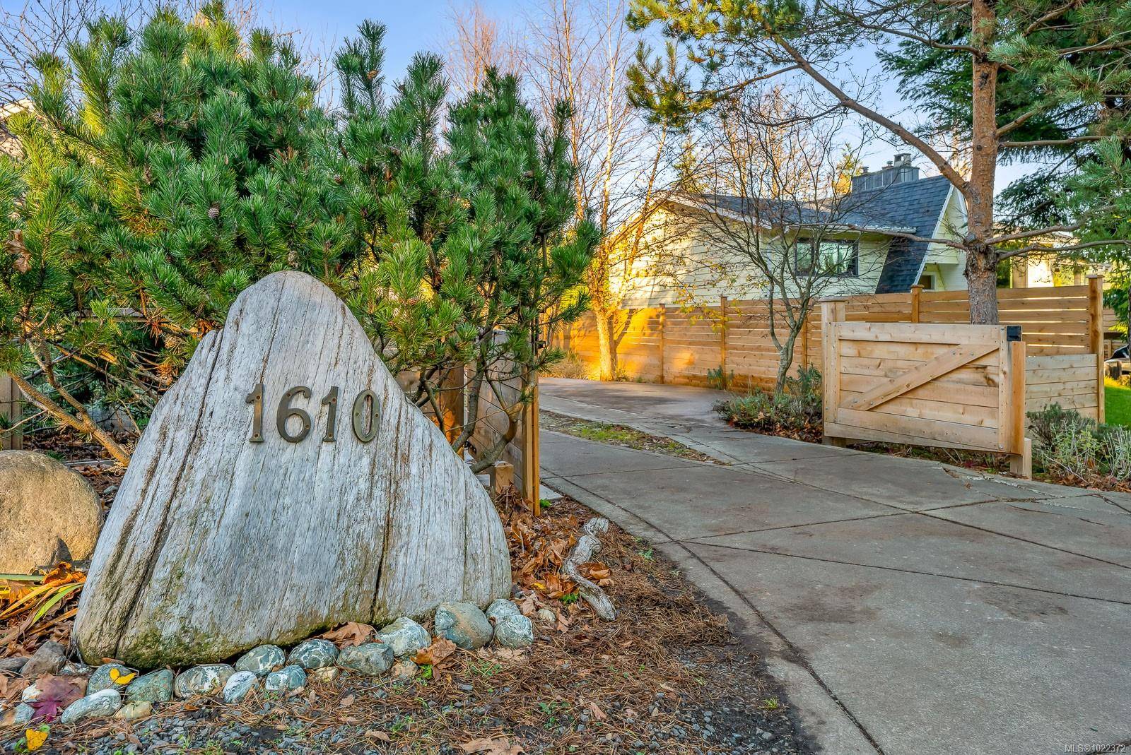 Comox, BC V9M 2X8,1610 Dogwood Ave