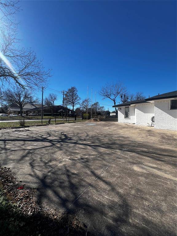 Arlington, TX 76010,133 E Park Row Drive