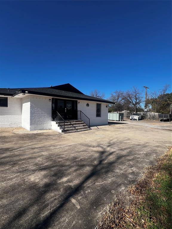 Arlington, TX 76010,133 E Park Row Drive