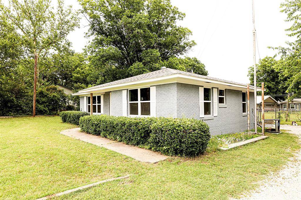 Bowie, TX 76230,190 Trail Drive