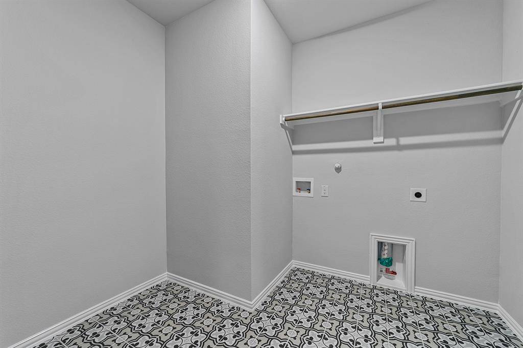 Van Alstyne, TX 75495,607 Forest Haven Drive