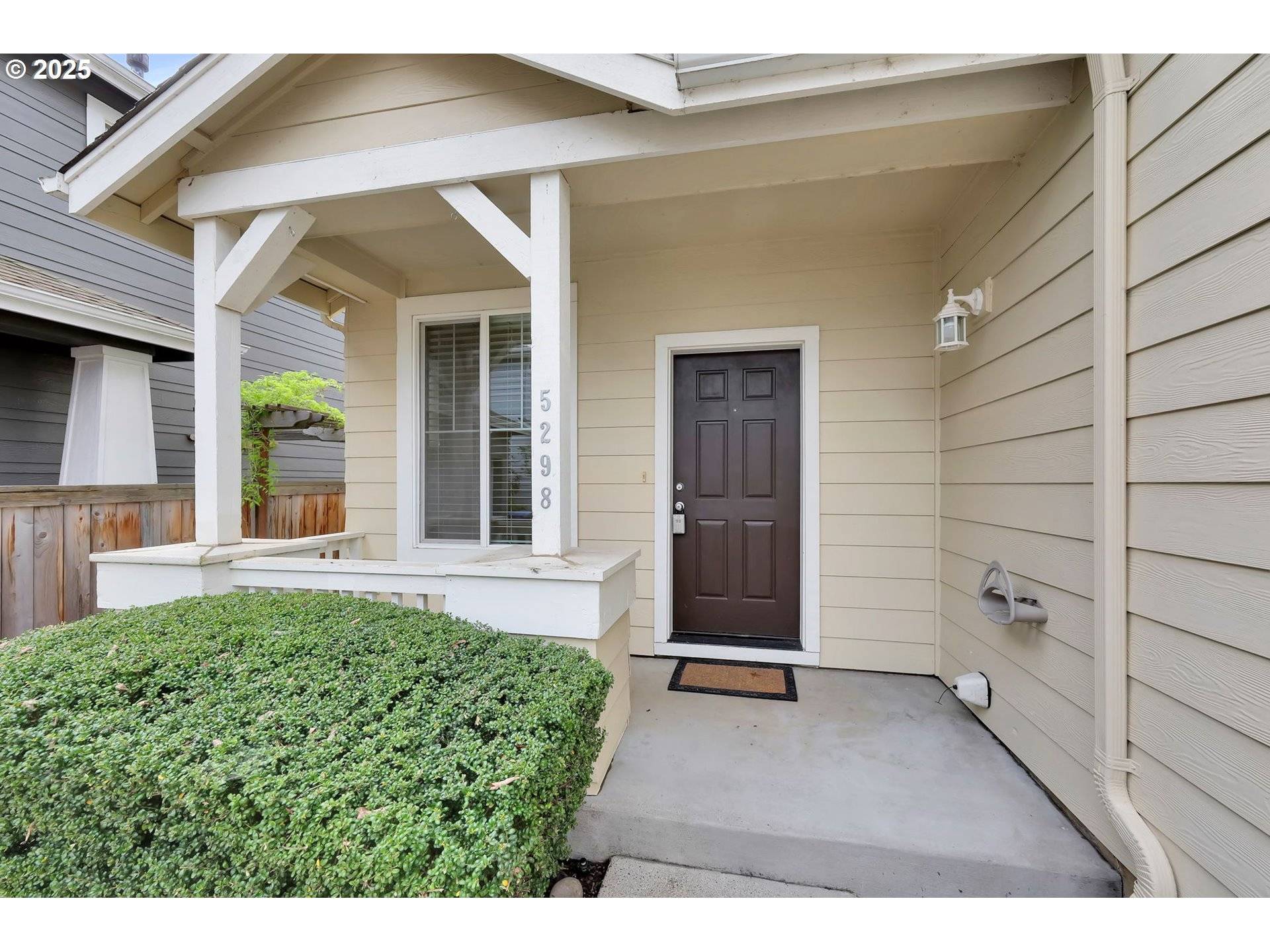 Eugene, OR 97402,5298 WALES DR