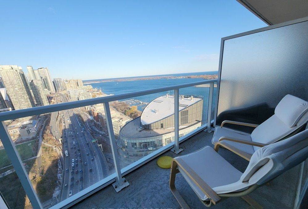 Toronto C01, ON M6A 2E1,17 Bathurst ST E #4110