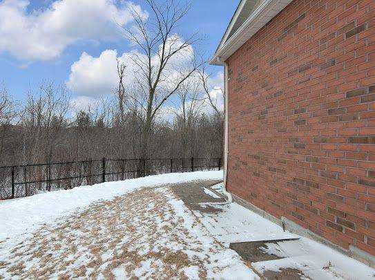 Brampton, ON L7A 2W4,32 River Rock CRES