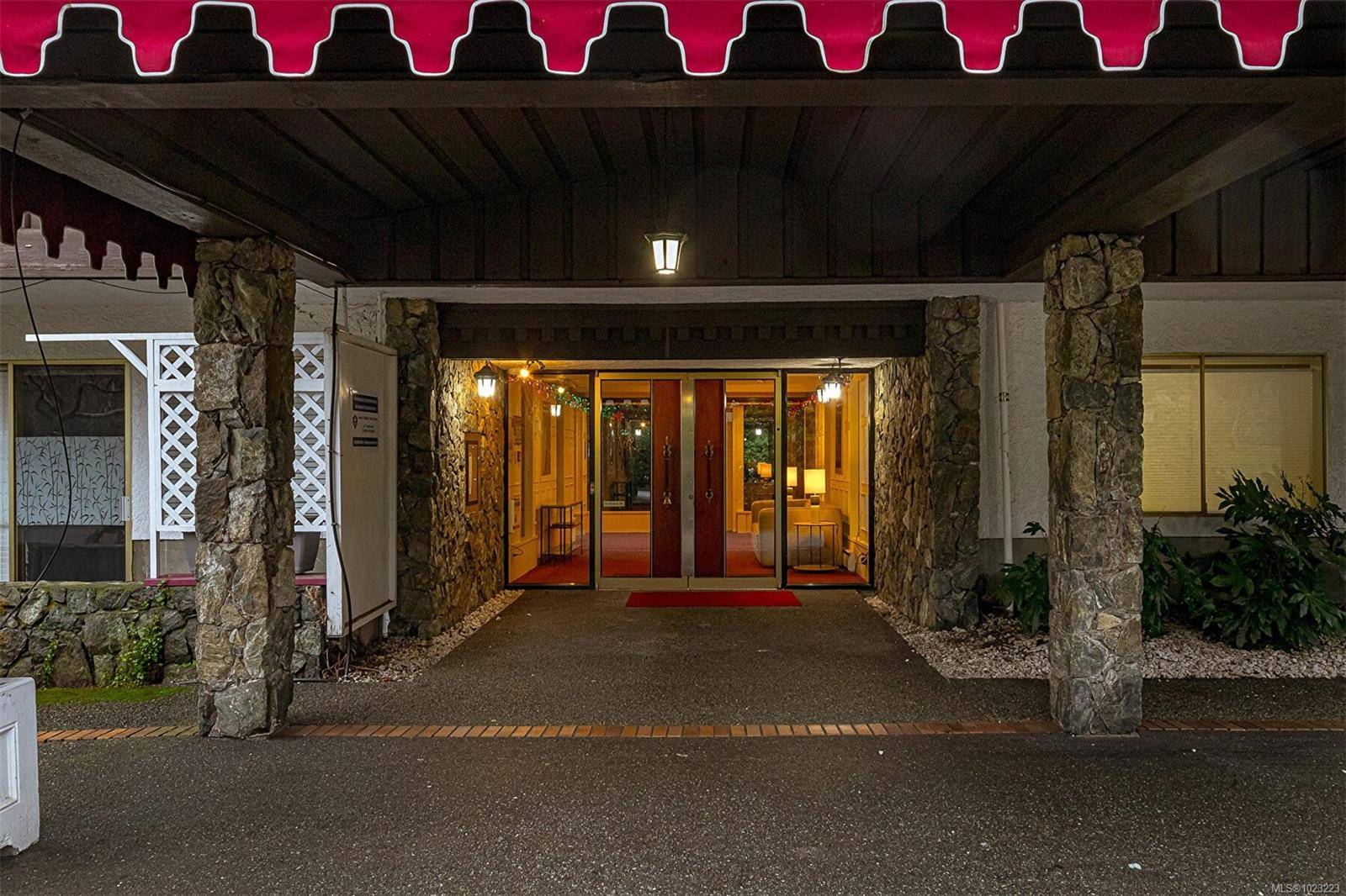 Victoria, BC V8V 2Y5,964 Heywood Ave #118