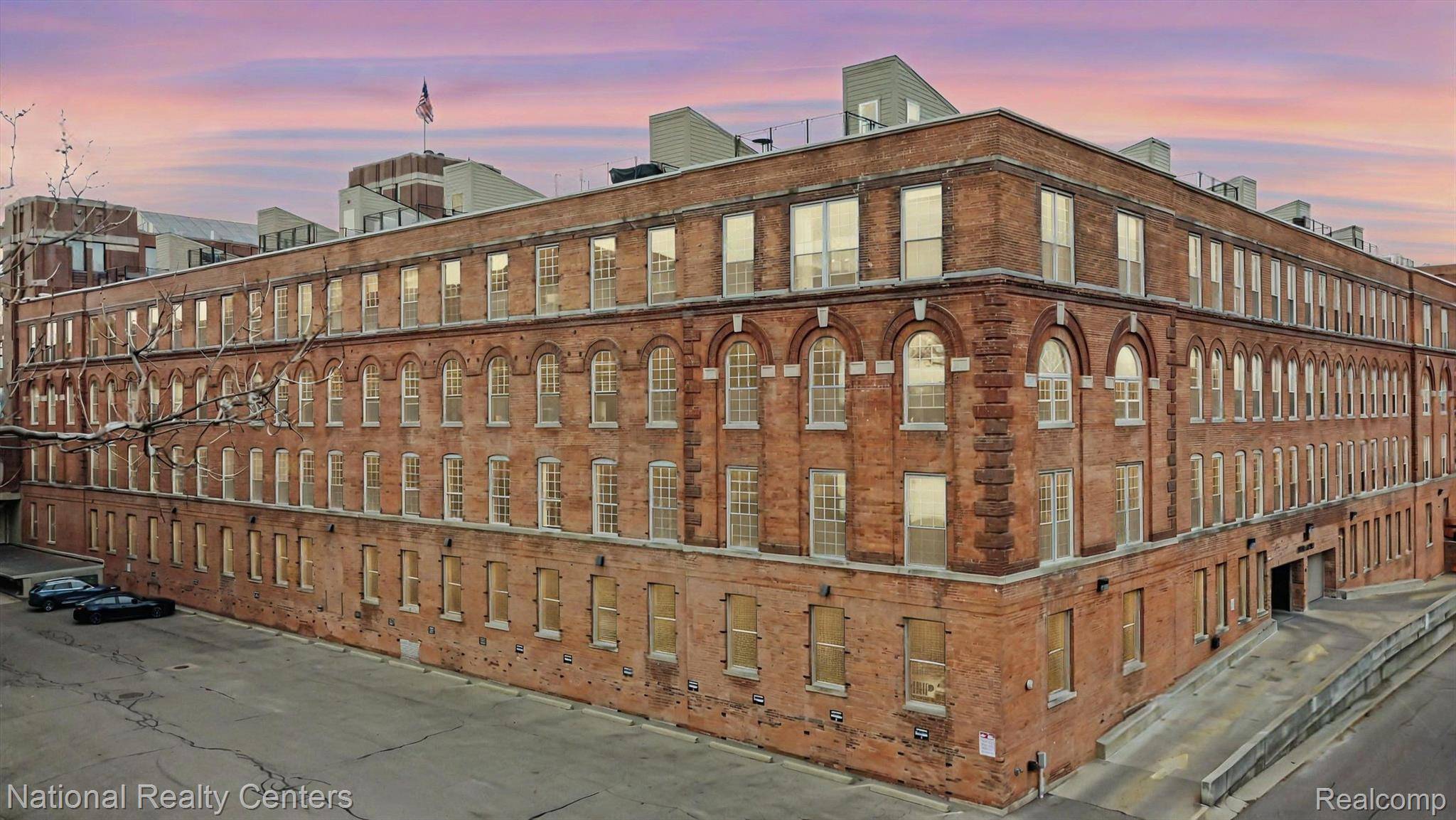 Detroit, MI 48207,200 S RIVER PLACE DR #29