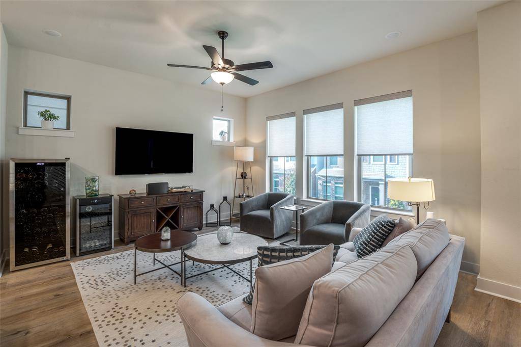 Dallas, TX 75212,1053 Manacor Lane