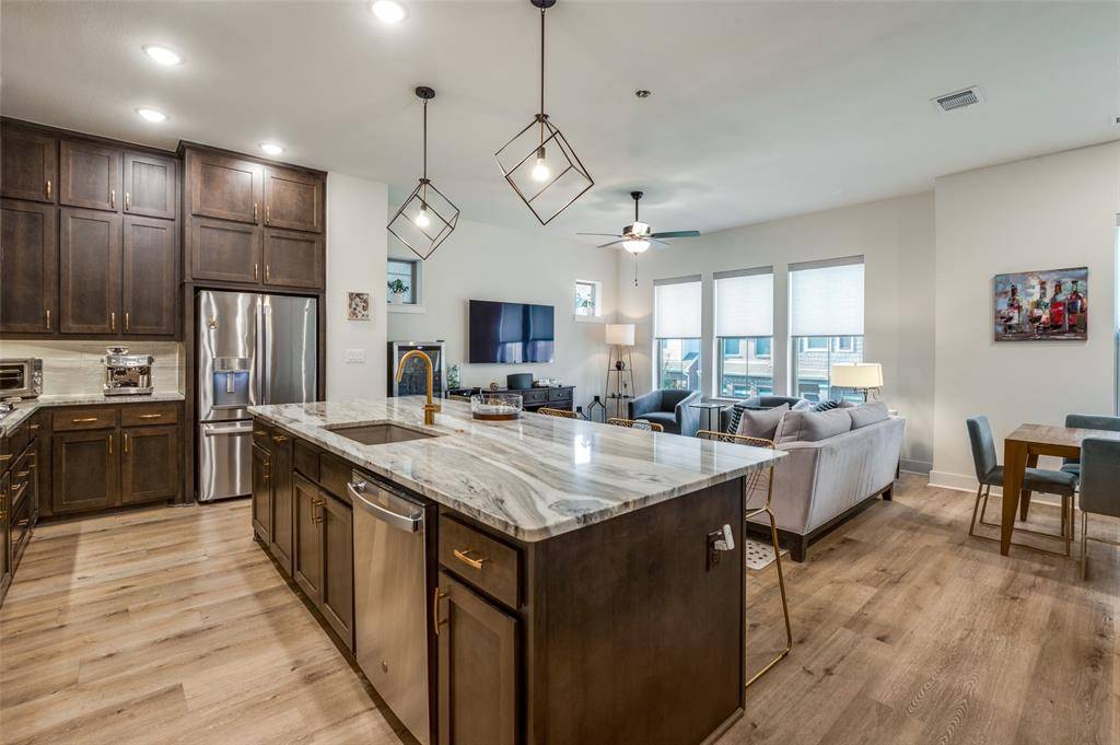 Dallas, TX 75212,1053 Manacor Lane