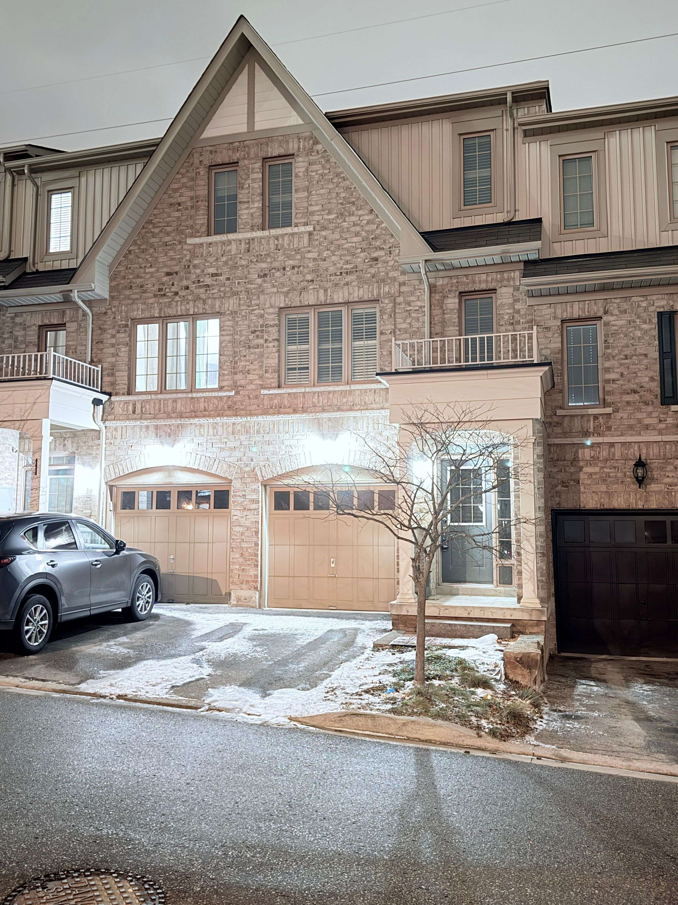 Whitby, ON L1N 0K7,37 Magpie WAY