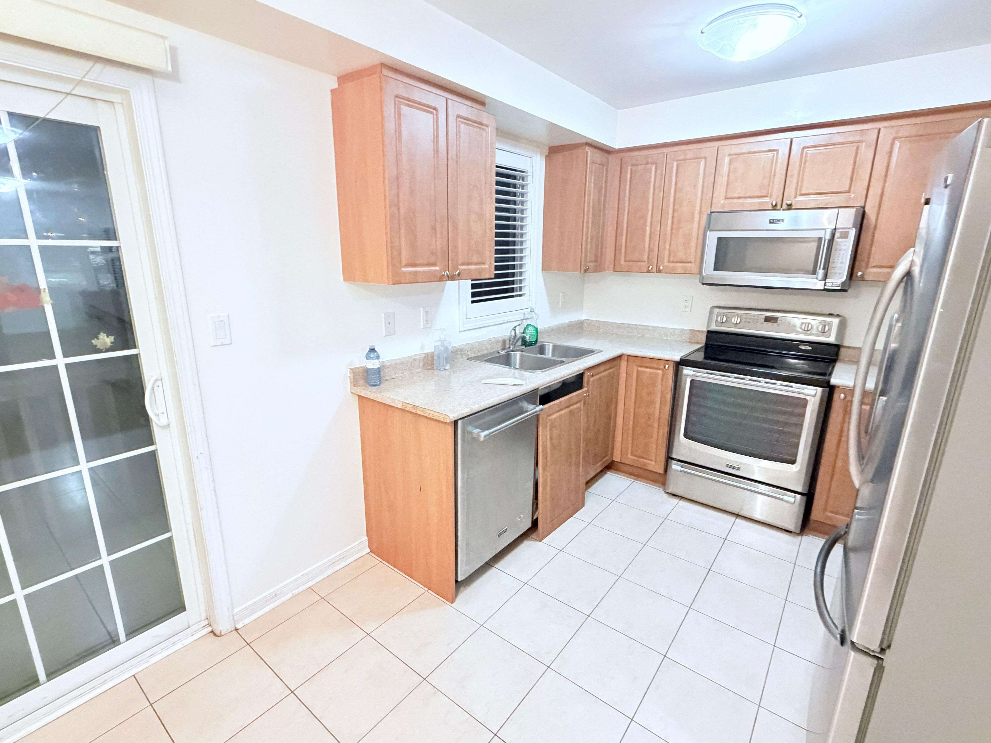 Whitby, ON L1N 0K7,37 Magpie WAY