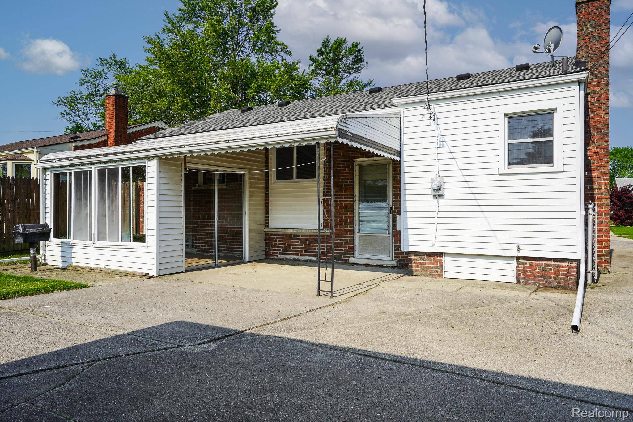 Southgate, MI 48195,15481 Drake ST