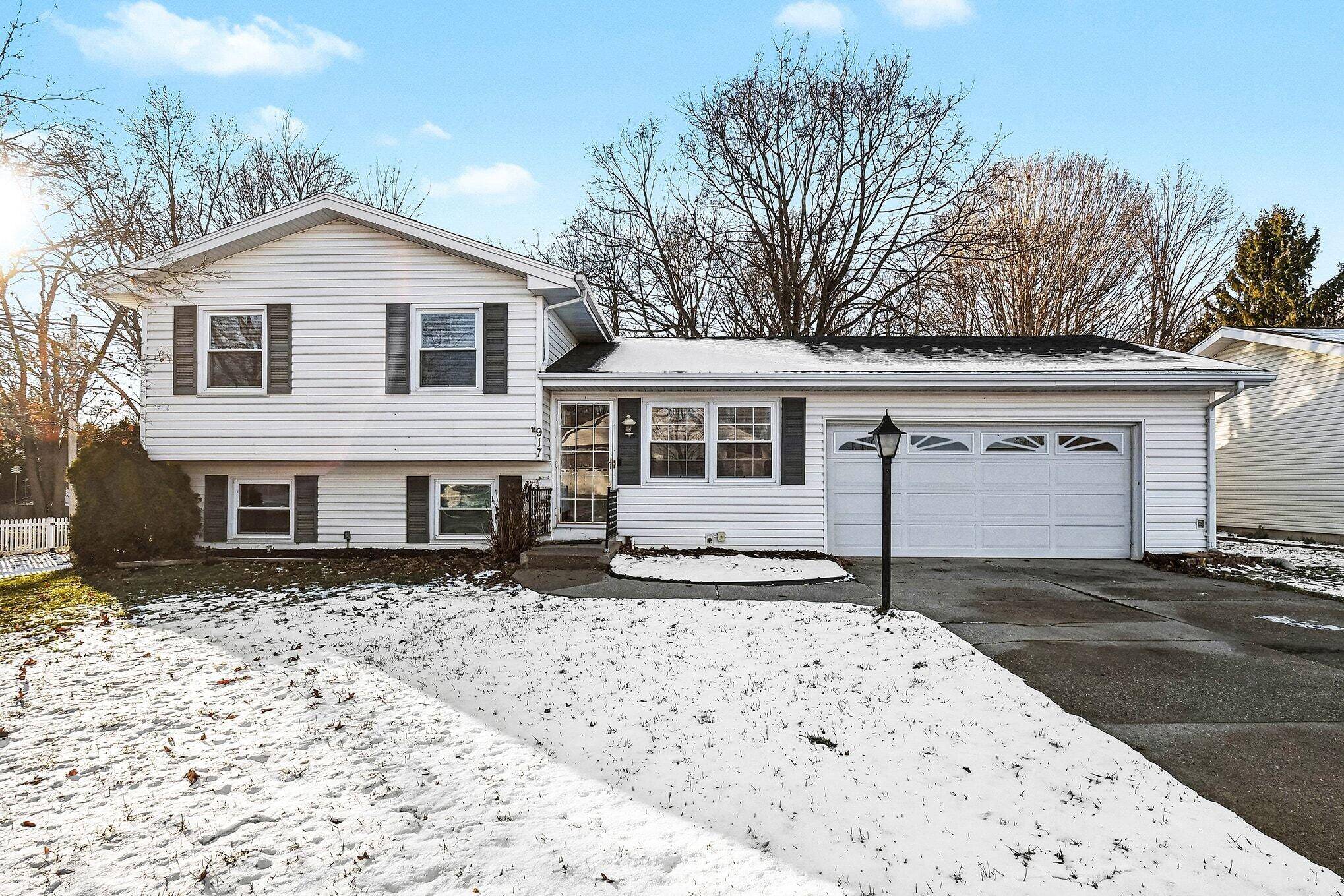 Buchanan, MI 49107,917 N Detroit ST