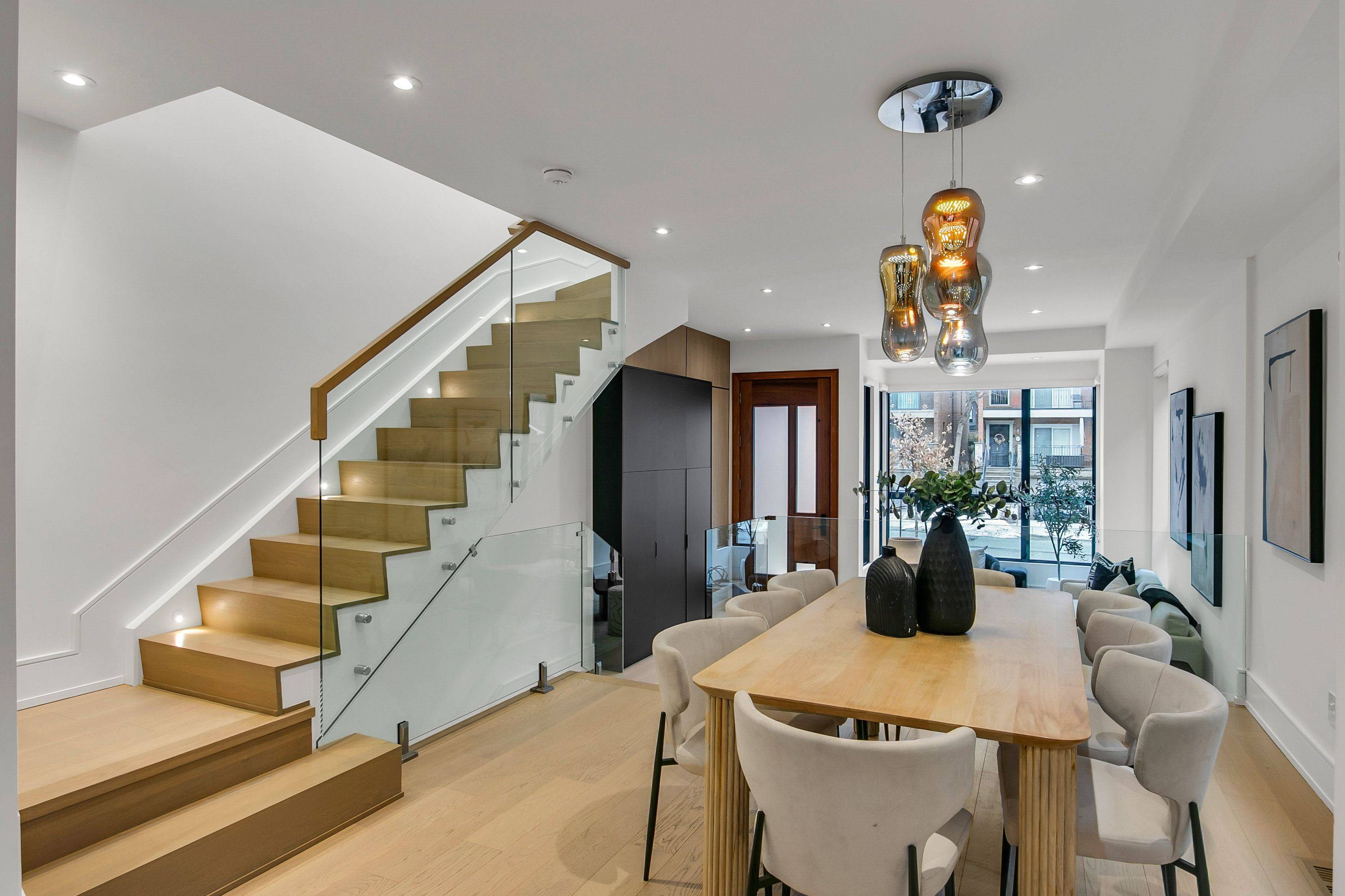 Toronto C10, ON M4S 2W9,354 Cleveland ST W