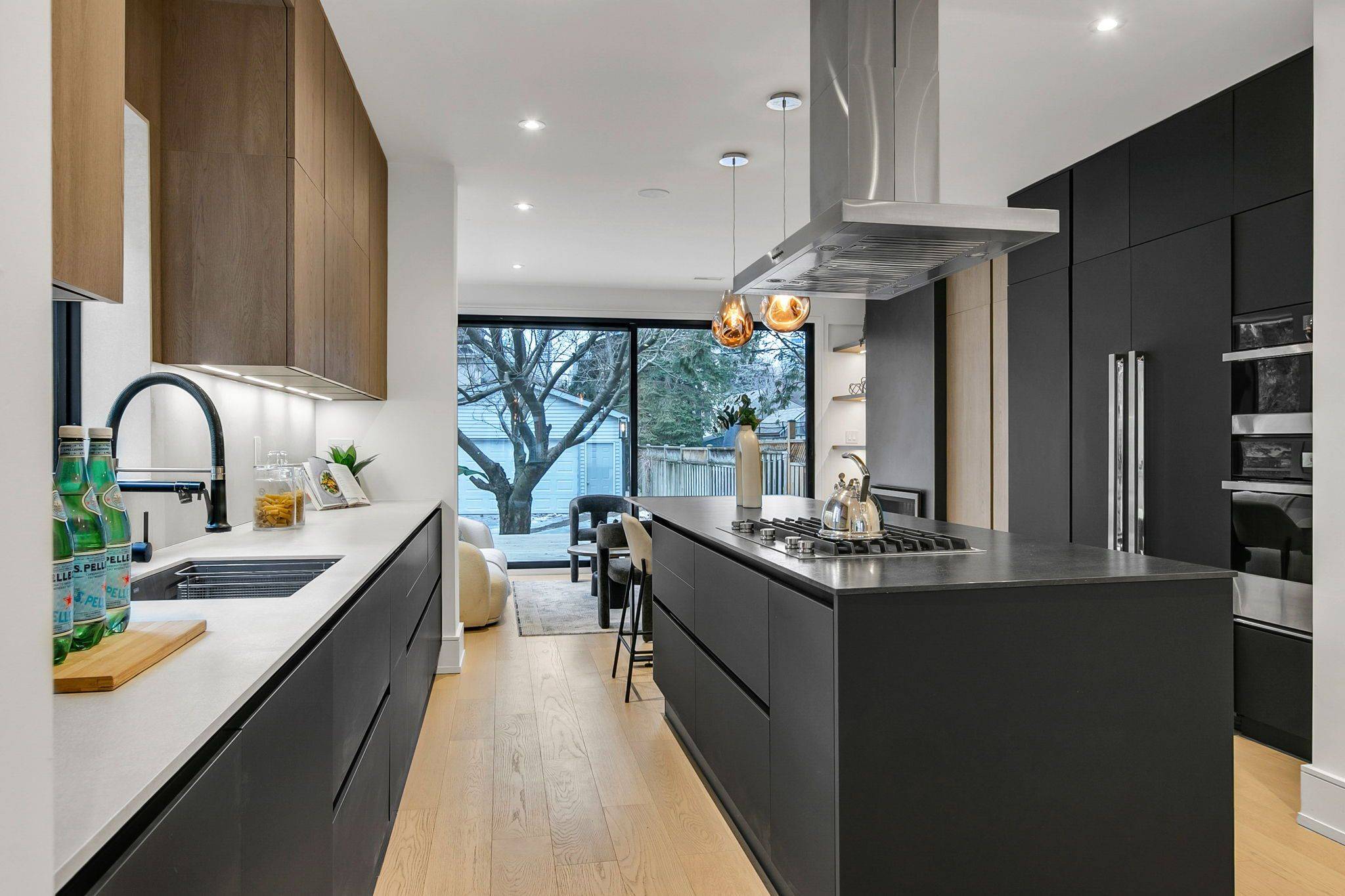 Toronto C10, ON M4S 2W9,354 Cleveland ST W