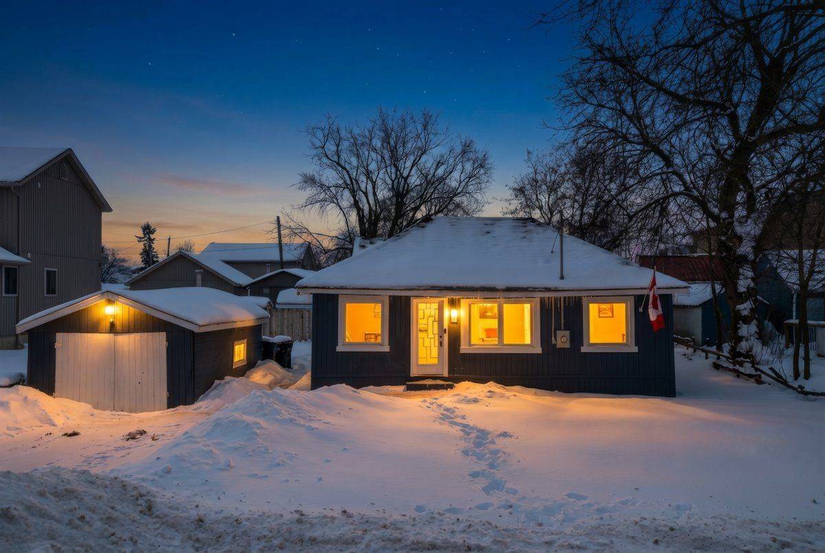 Innisfil, ON L0L 1C0,999 Ewart ST