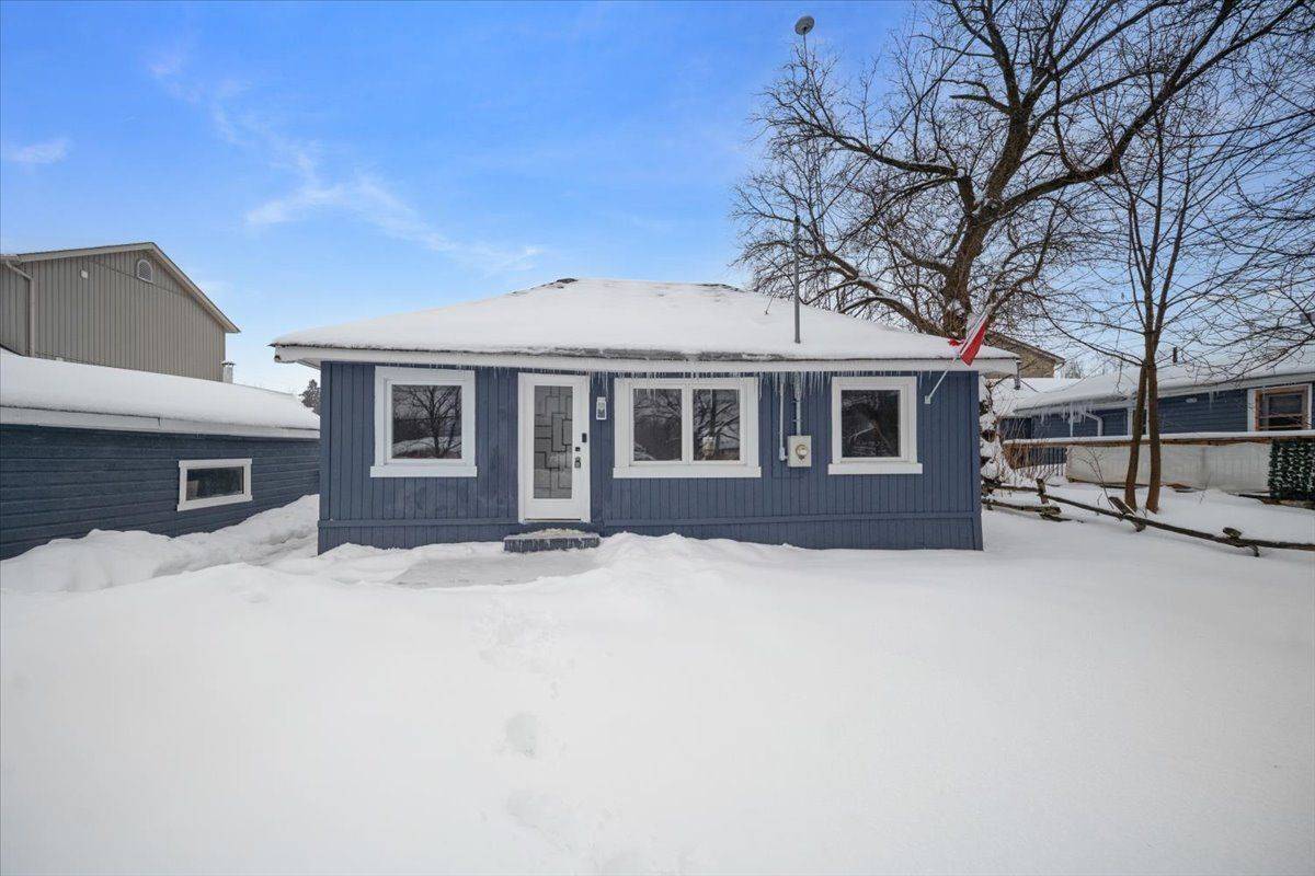 Innisfil, ON L0L 1C0,999 Ewart ST