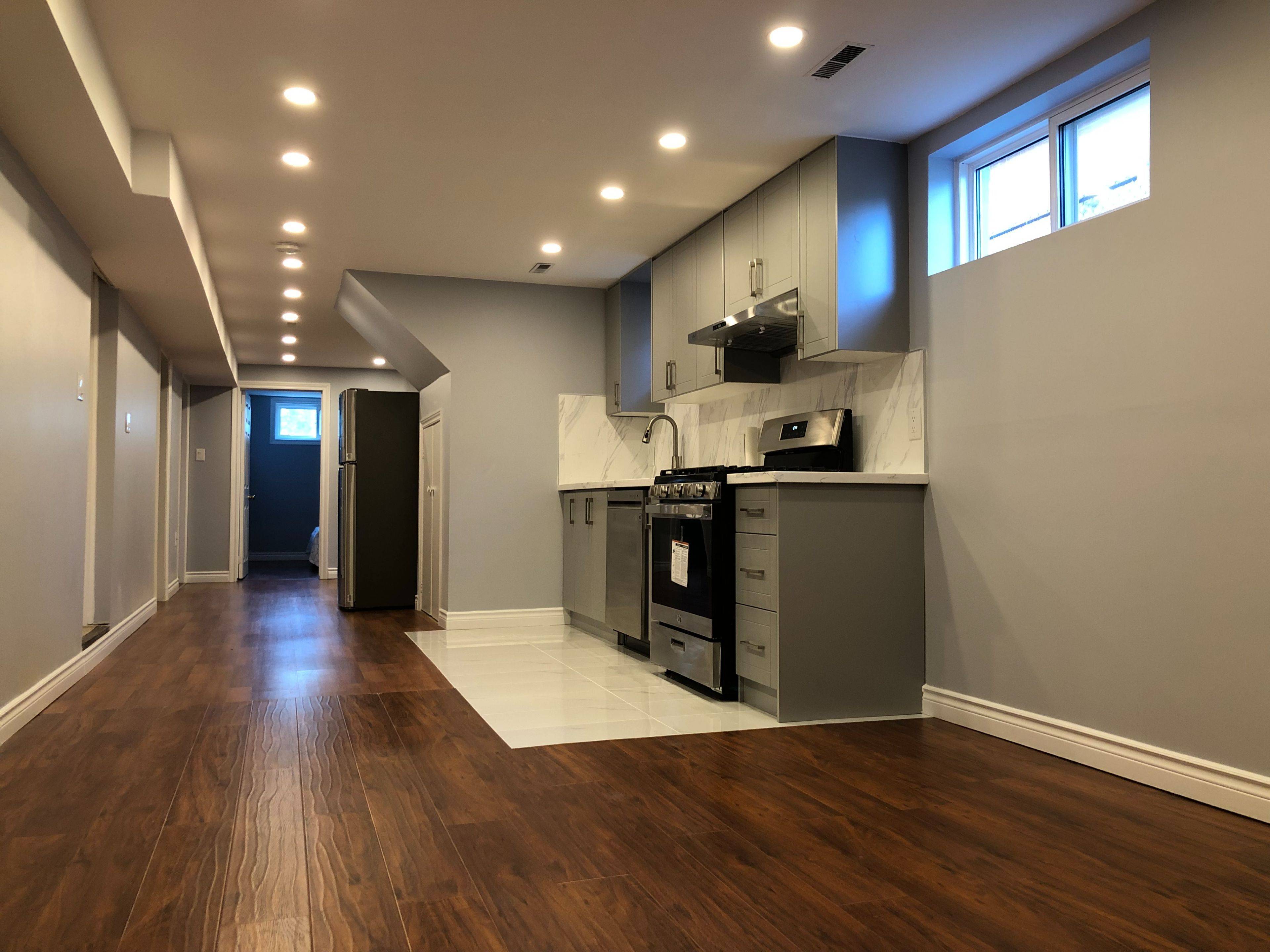 Mississauga, ON L5C 1P2,1161 Shadeland DR #Lower