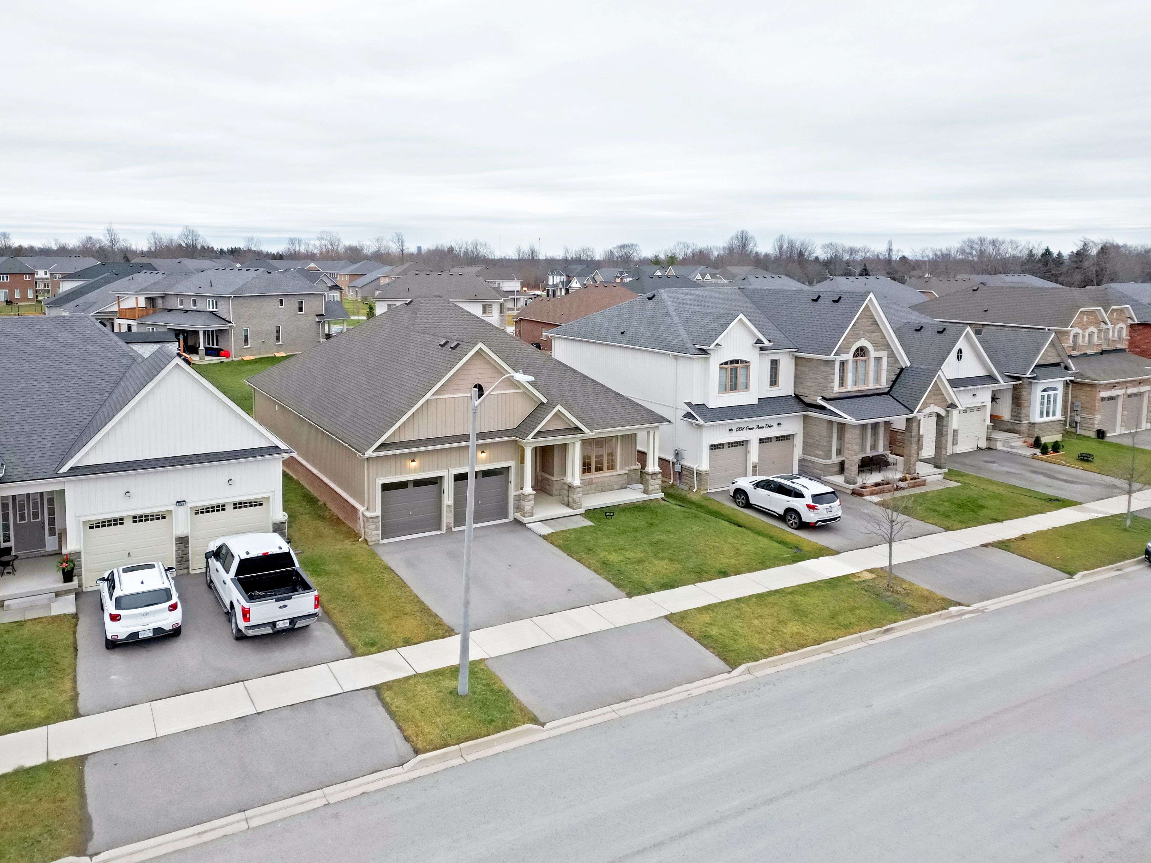 Fort Erie, ON L2A 5P2,1214 Green Acres DR