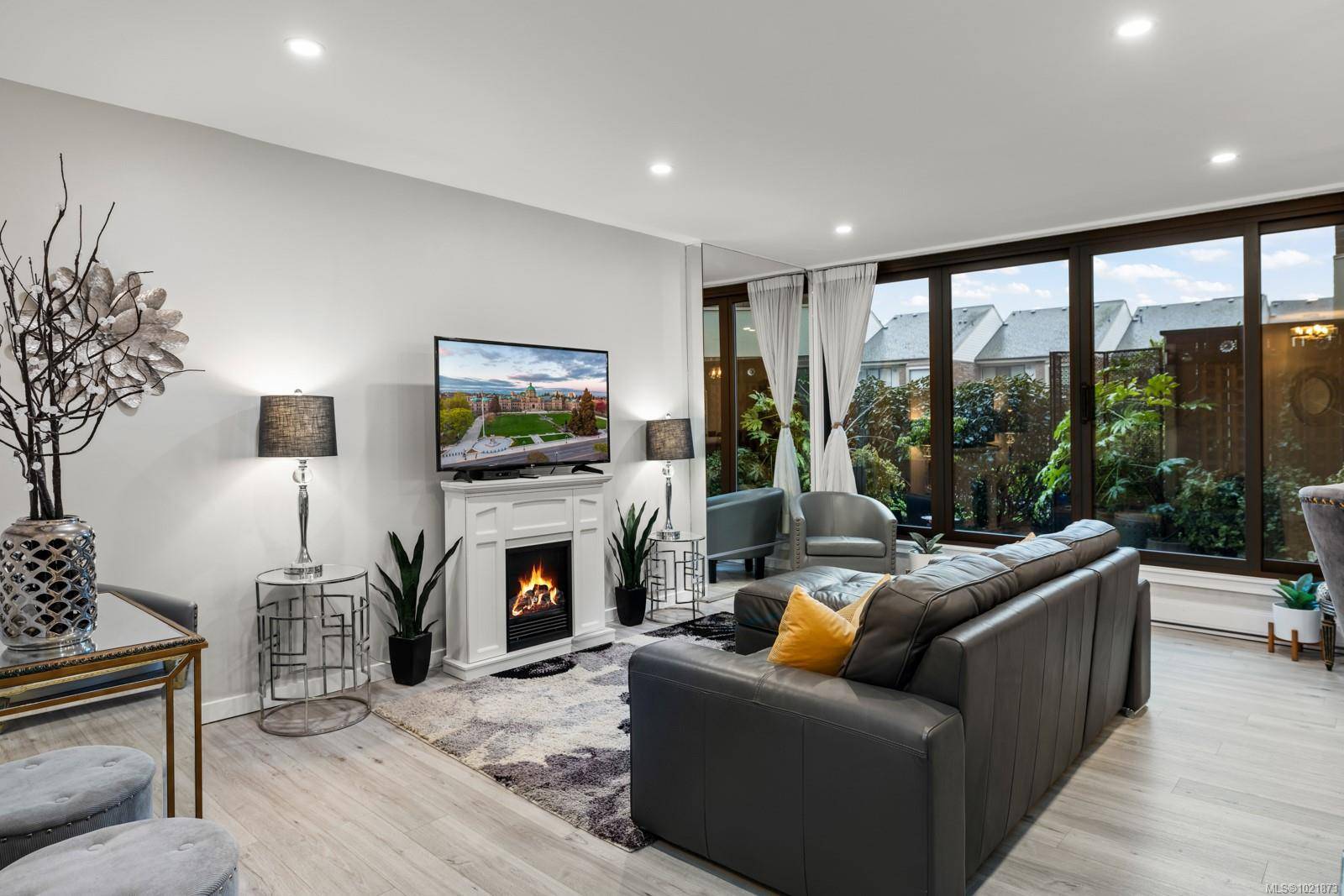 Victoria, BC V8V 4T9,225 Belleville St #107