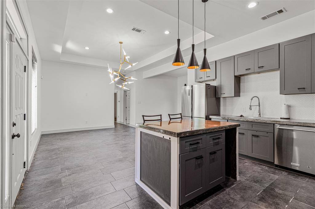 Van, TX 75790,369 Pine Chase Street