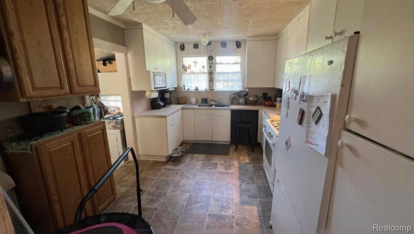 Rochester, MI 48307,164 Albertson ST