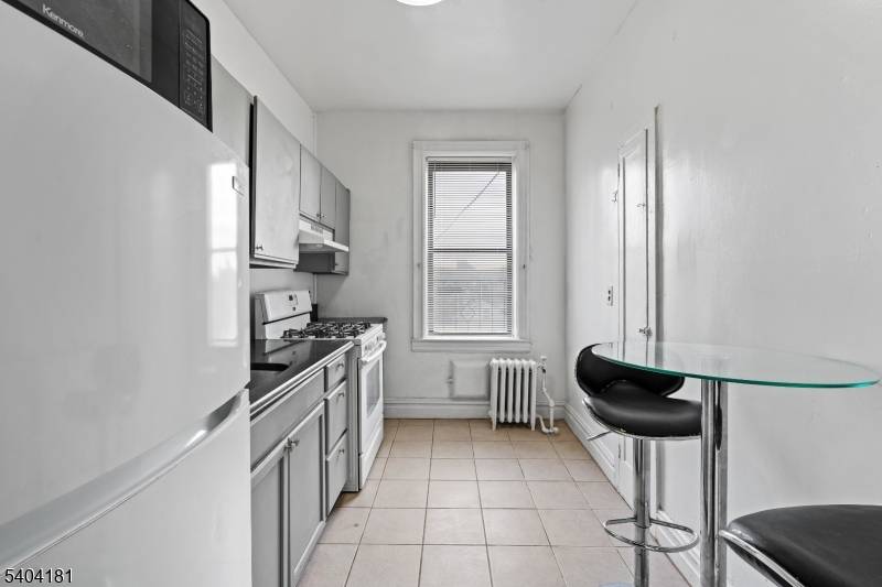 Jersey City, NJ 07306,124 Storms Ave #4J