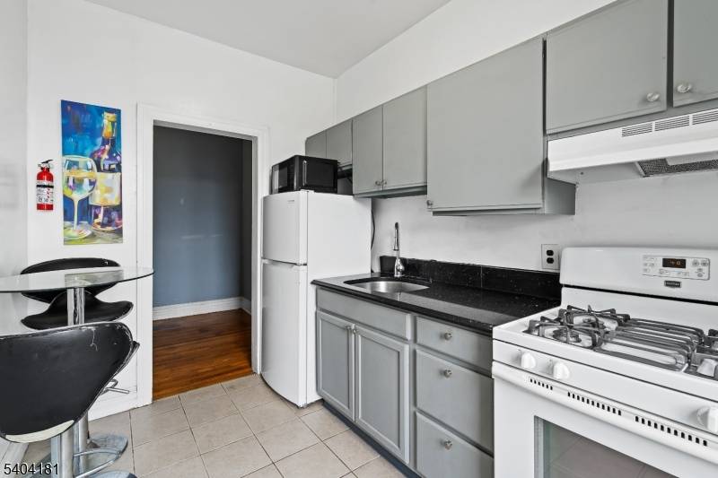 Jersey City, NJ 07306,124 Storms Ave #4J