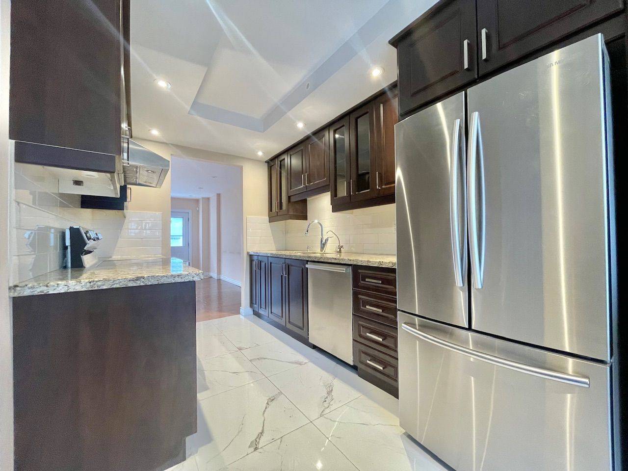 Toronto C15, ON M2H 1T6,91 RAMEAU DR #9