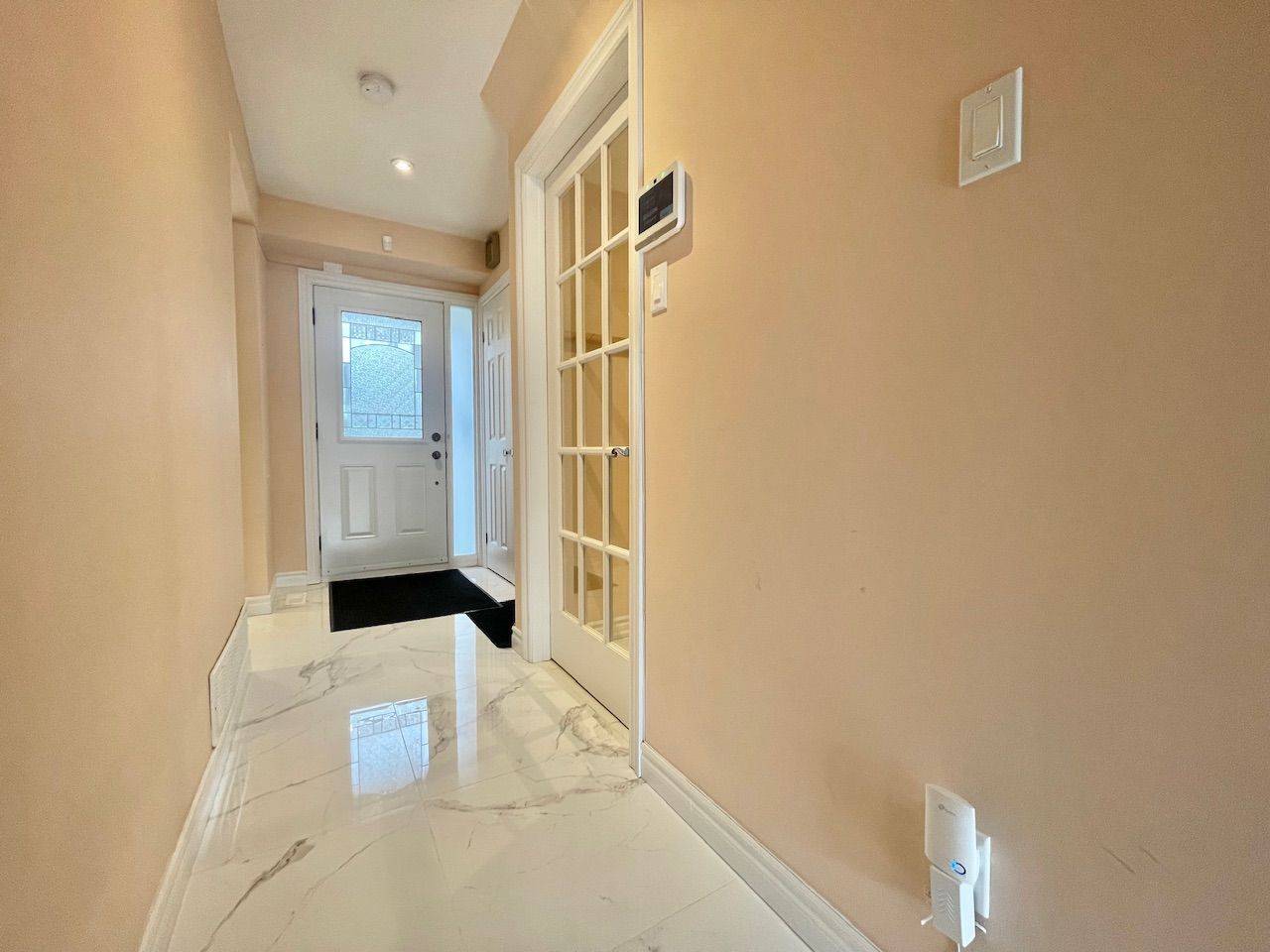 Toronto C15, ON M2H 1T6,91 RAMEAU DR #9