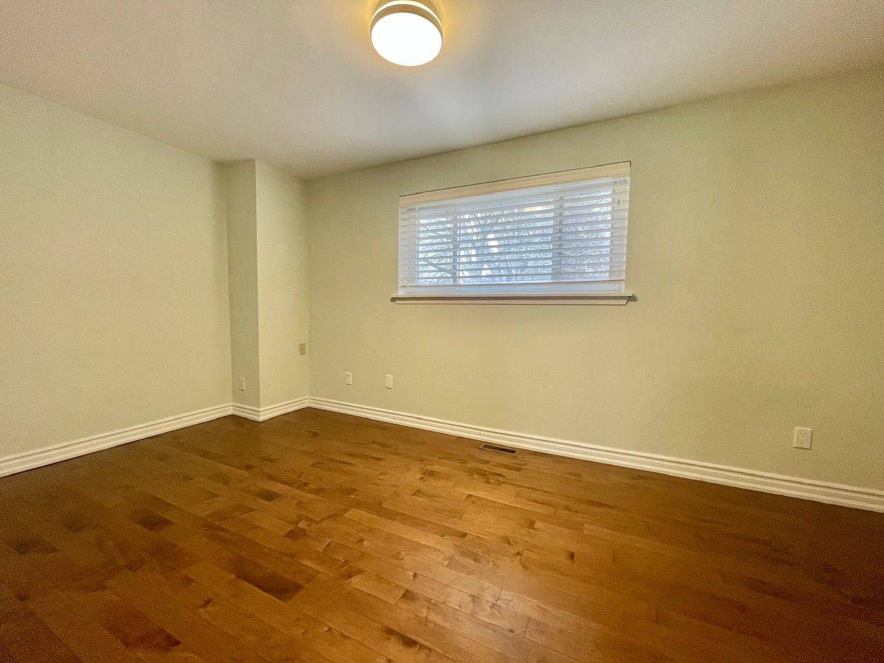 Toronto C15, ON M2H 1T6,91 RAMEAU DR #9