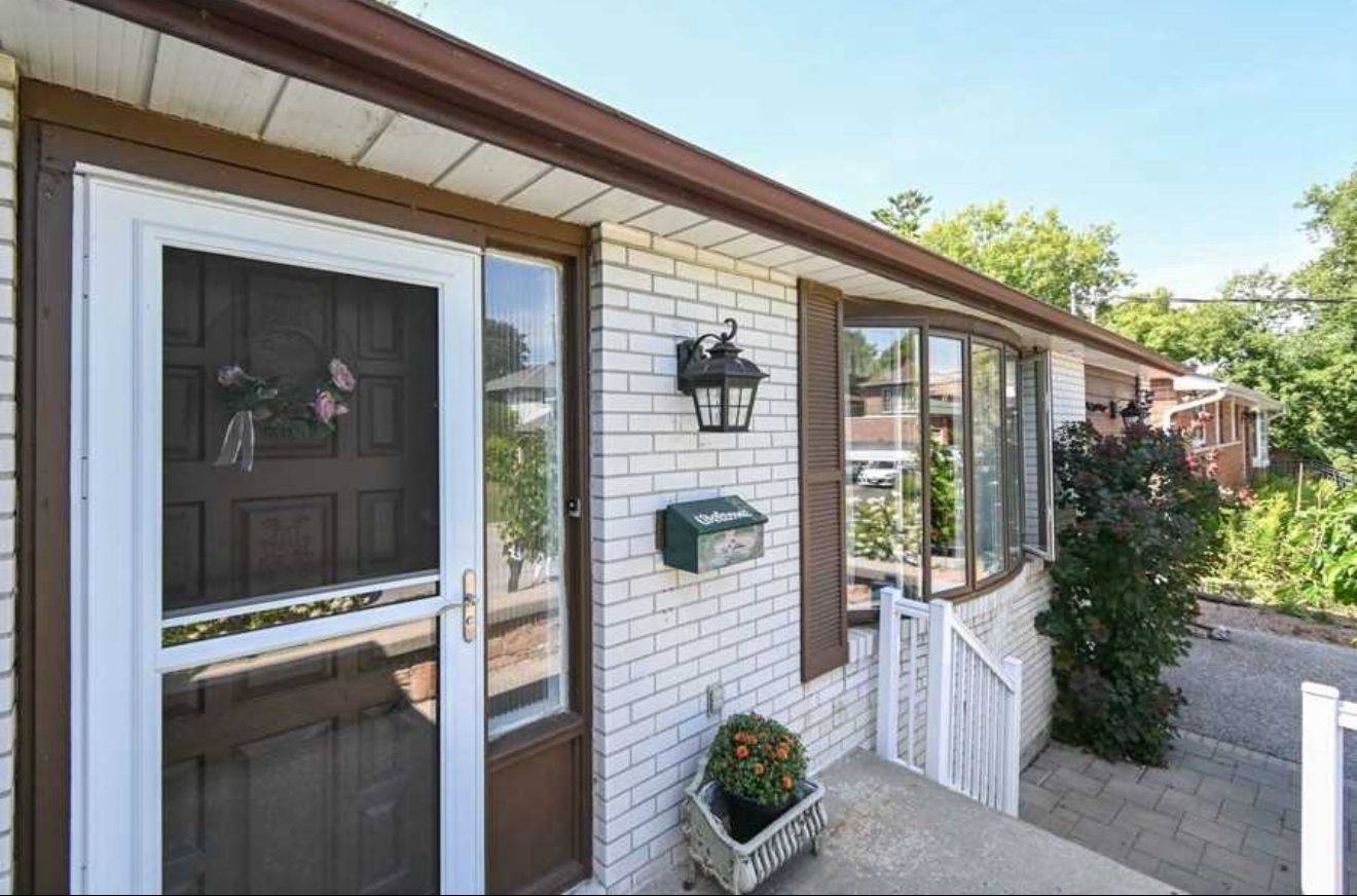 Toronto E10, ON M1C 1C9,92 Bobmar RD #Bsmt