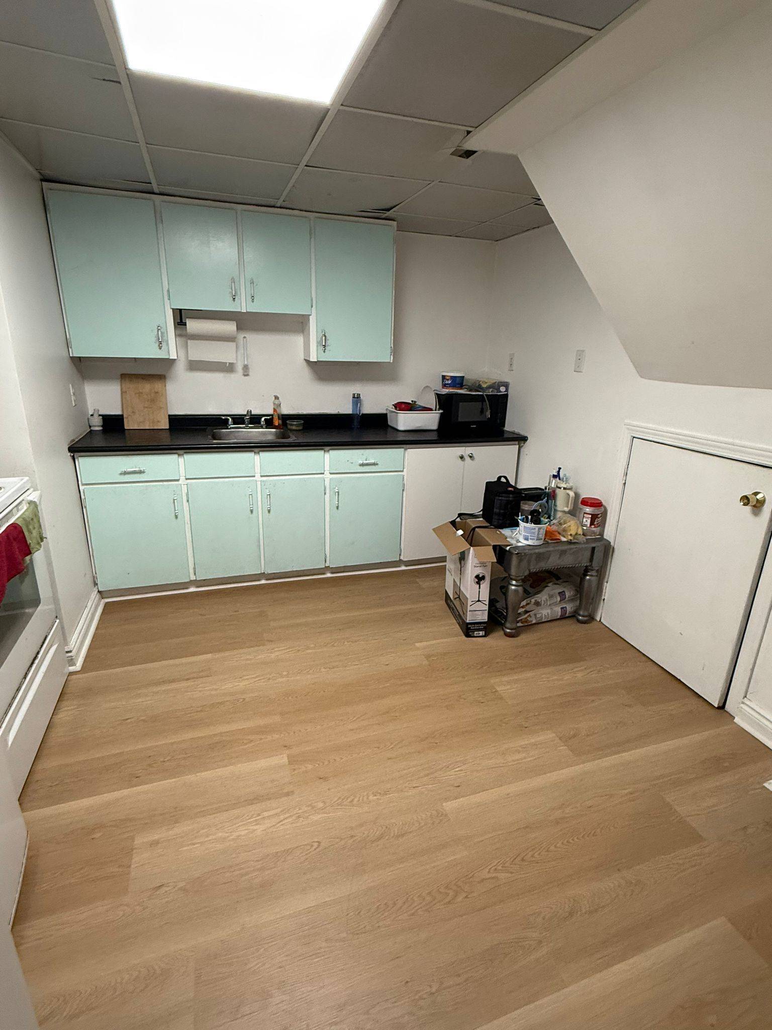 Toronto E10, ON M1C 1C9,92 Bobmar RD #Bsmt