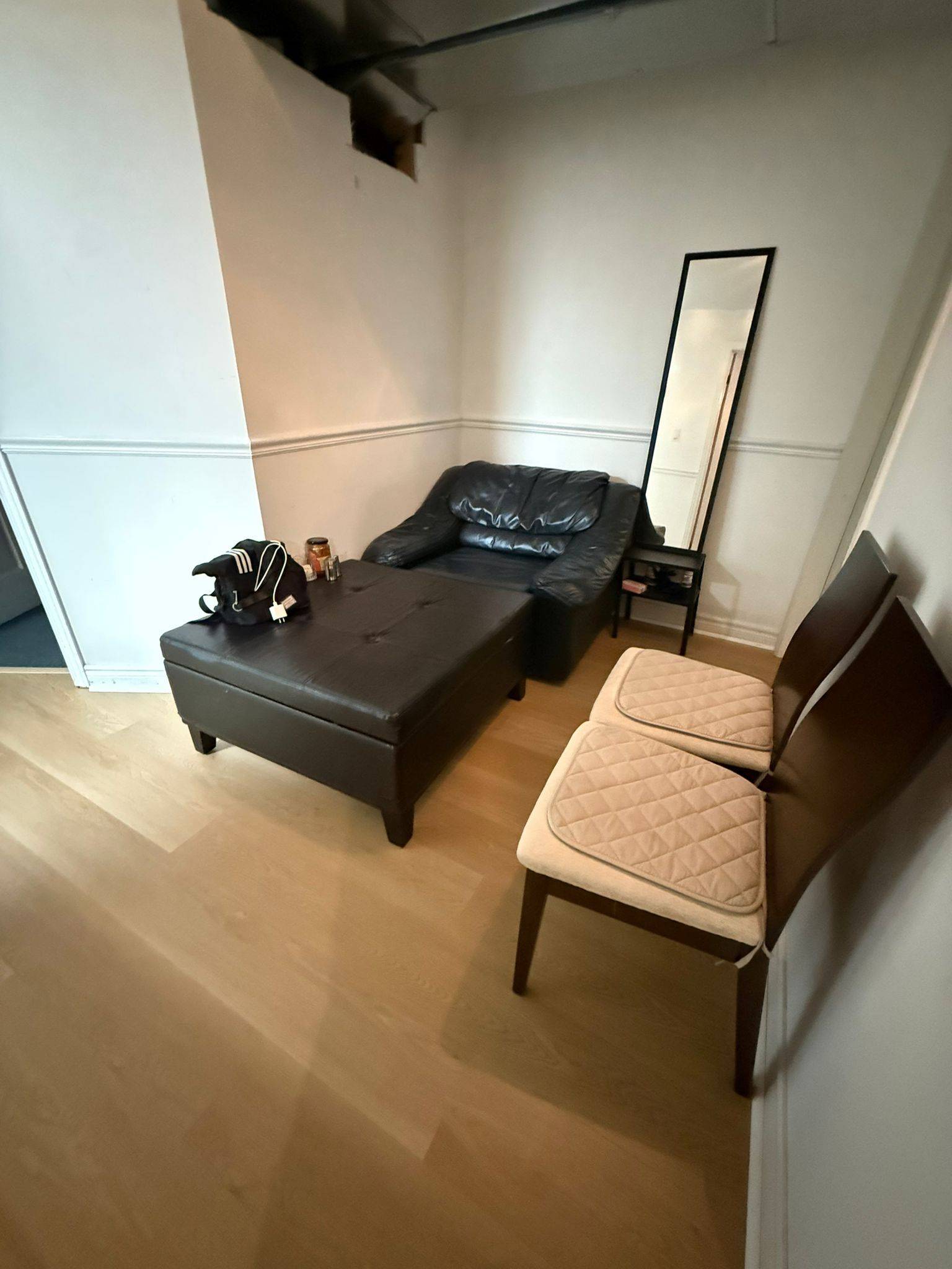 Toronto E10, ON M1C 1C9,92 Bobmar RD #Bsmt