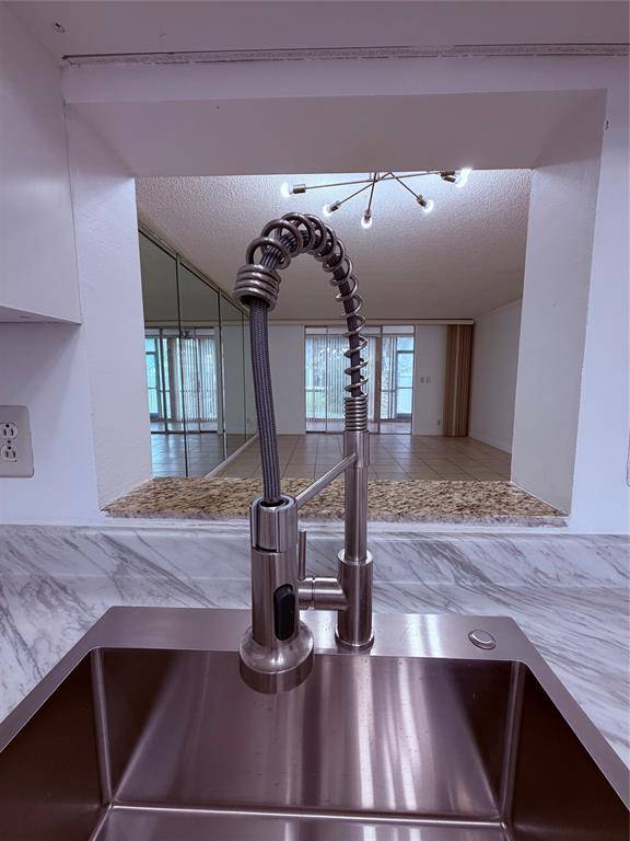 Hallandale Beach, FL 33009,301 NE 14th Ave #108