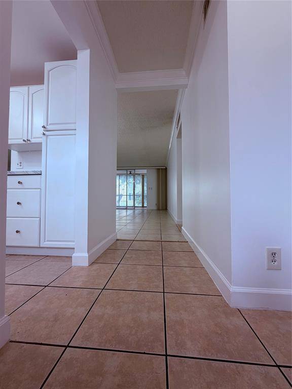 Hallandale Beach, FL 33009,301 NE 14th Ave #108