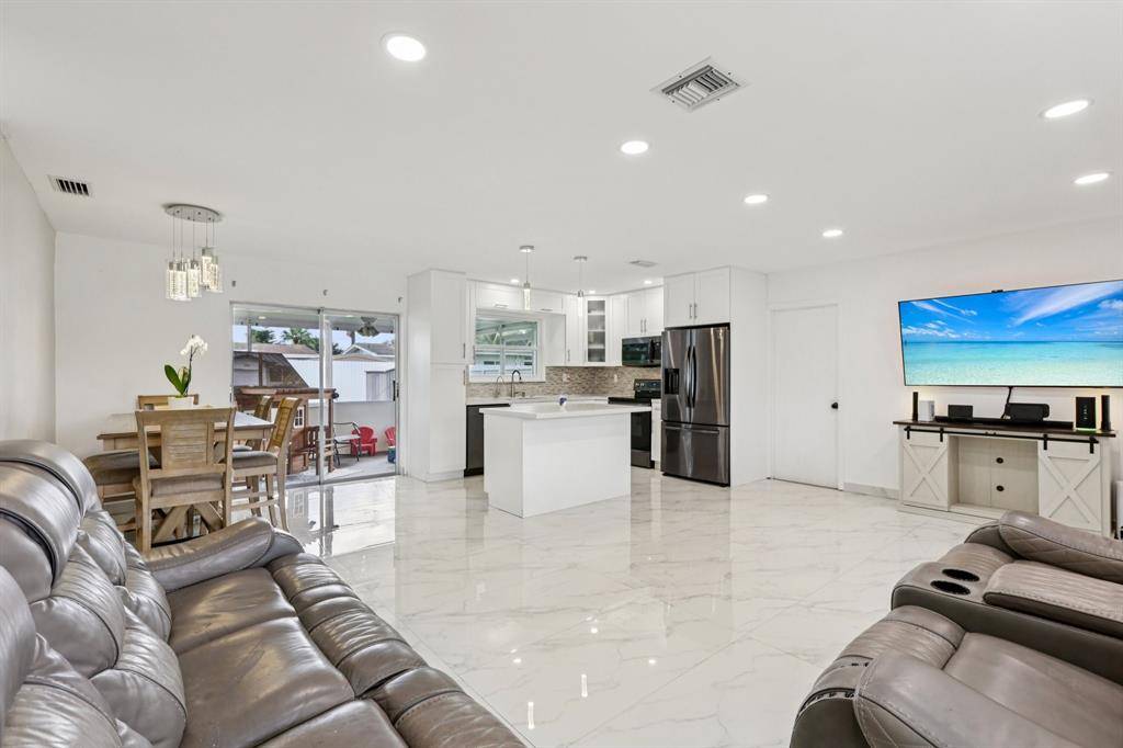 Pembroke Pines, FL 33024,8700 NW 11th St