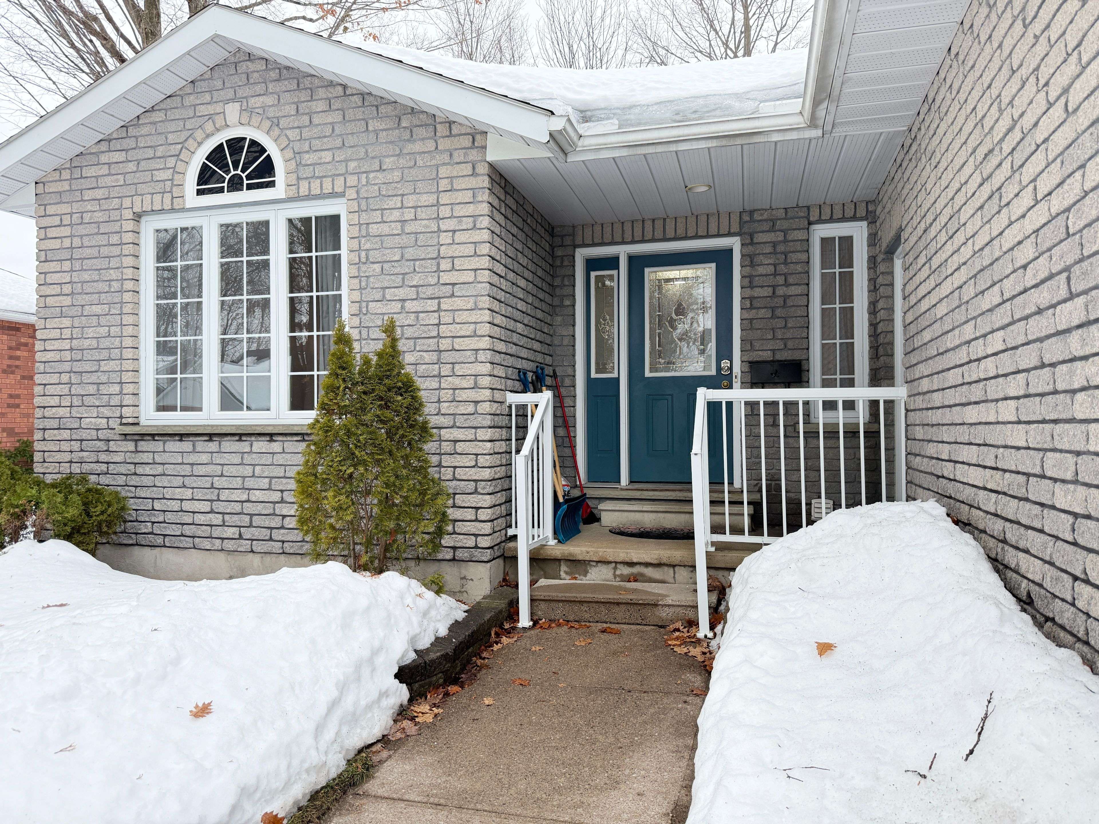 Midland, ON L4R 5K8,872 Dominion AVE