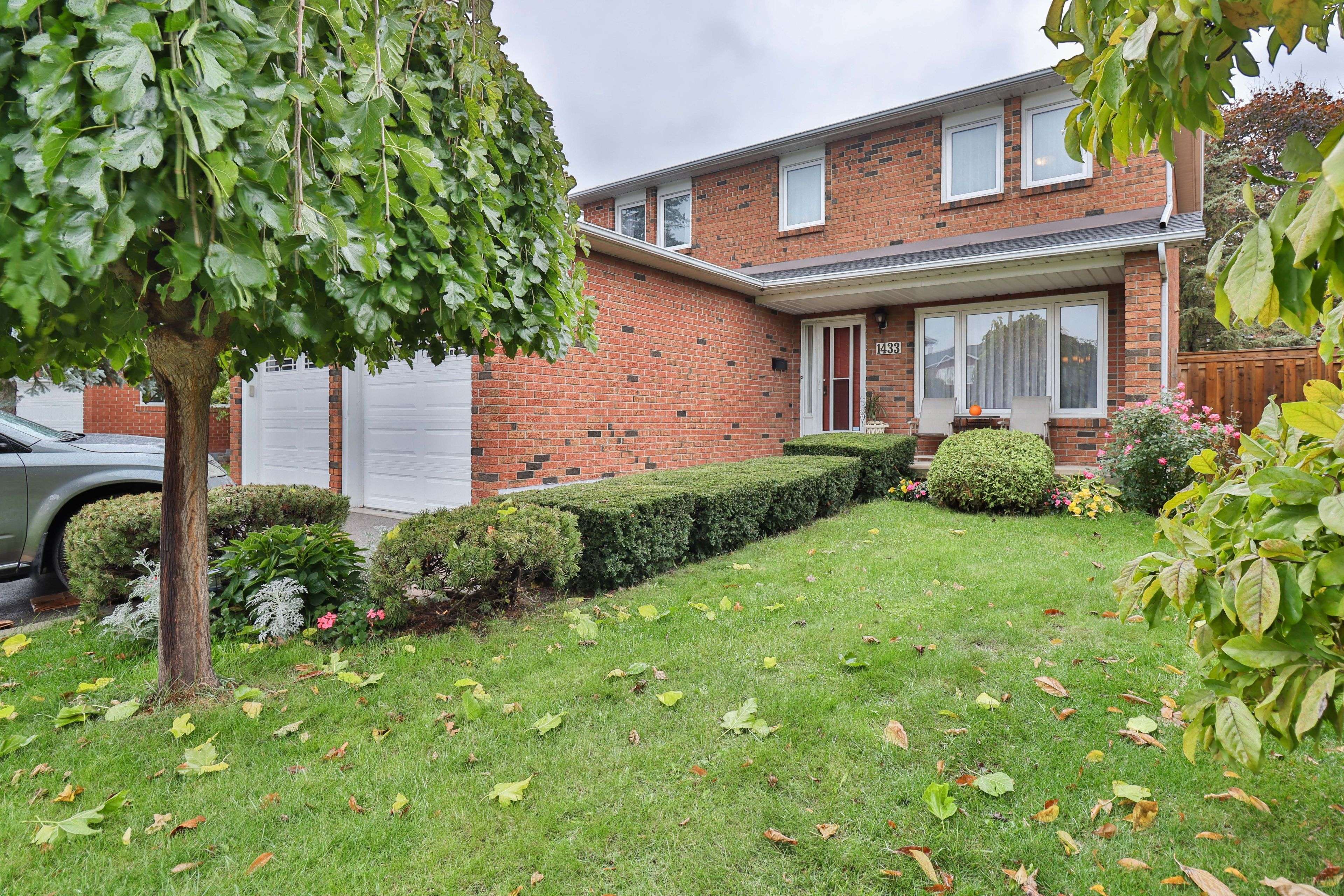 Mississauga, ON L4W 3B4,1433 Bough Beeches BLVD