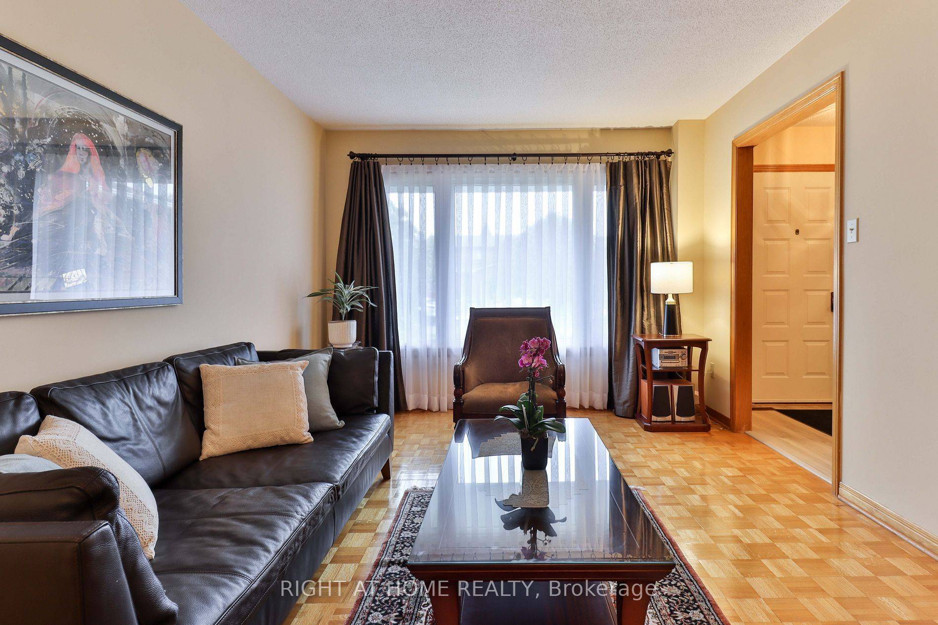 Mississauga, ON L4W 3B4,1433 Bough Beeches BLVD