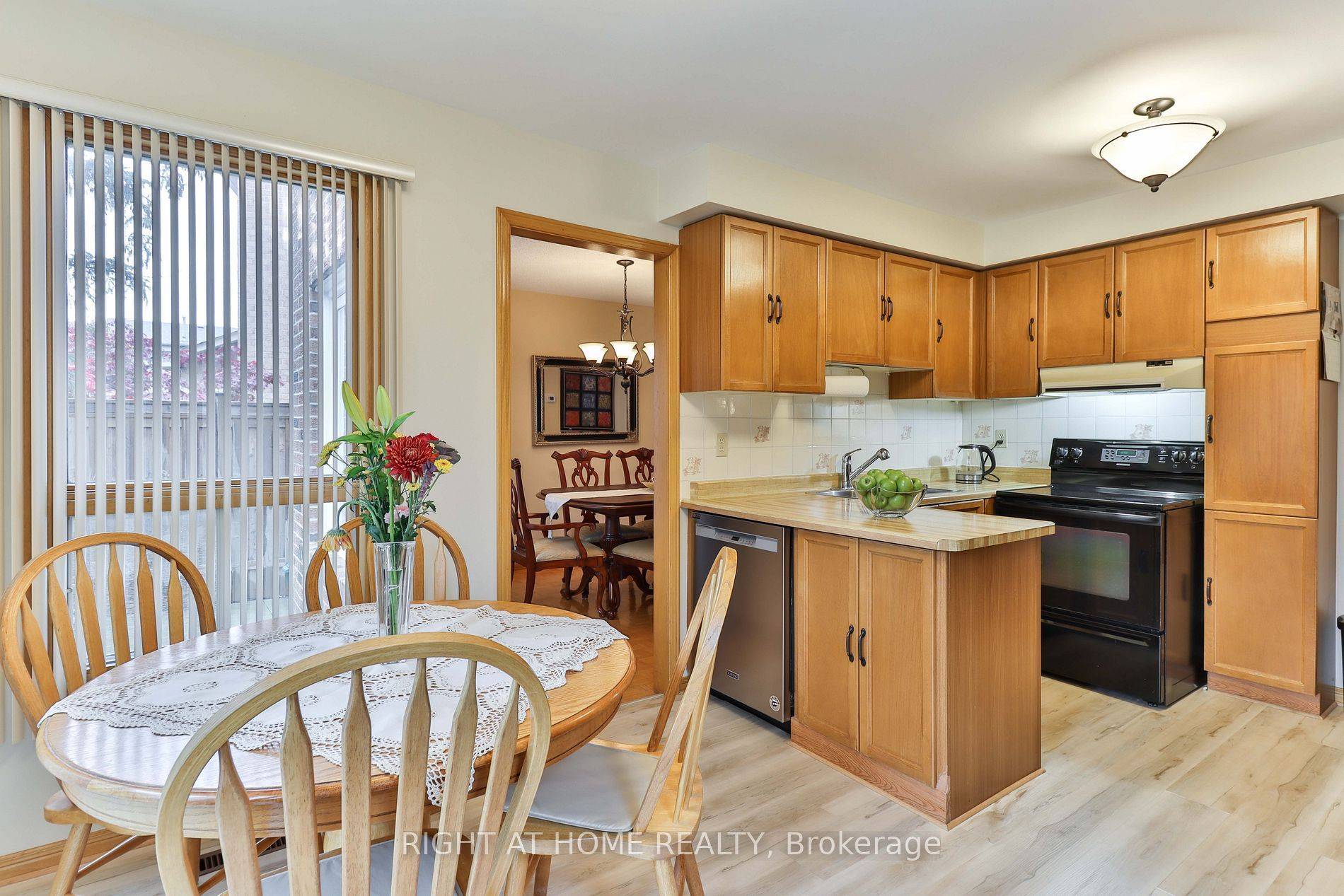 Mississauga, ON L4W 3B4,1433 Bough Beeches BLVD