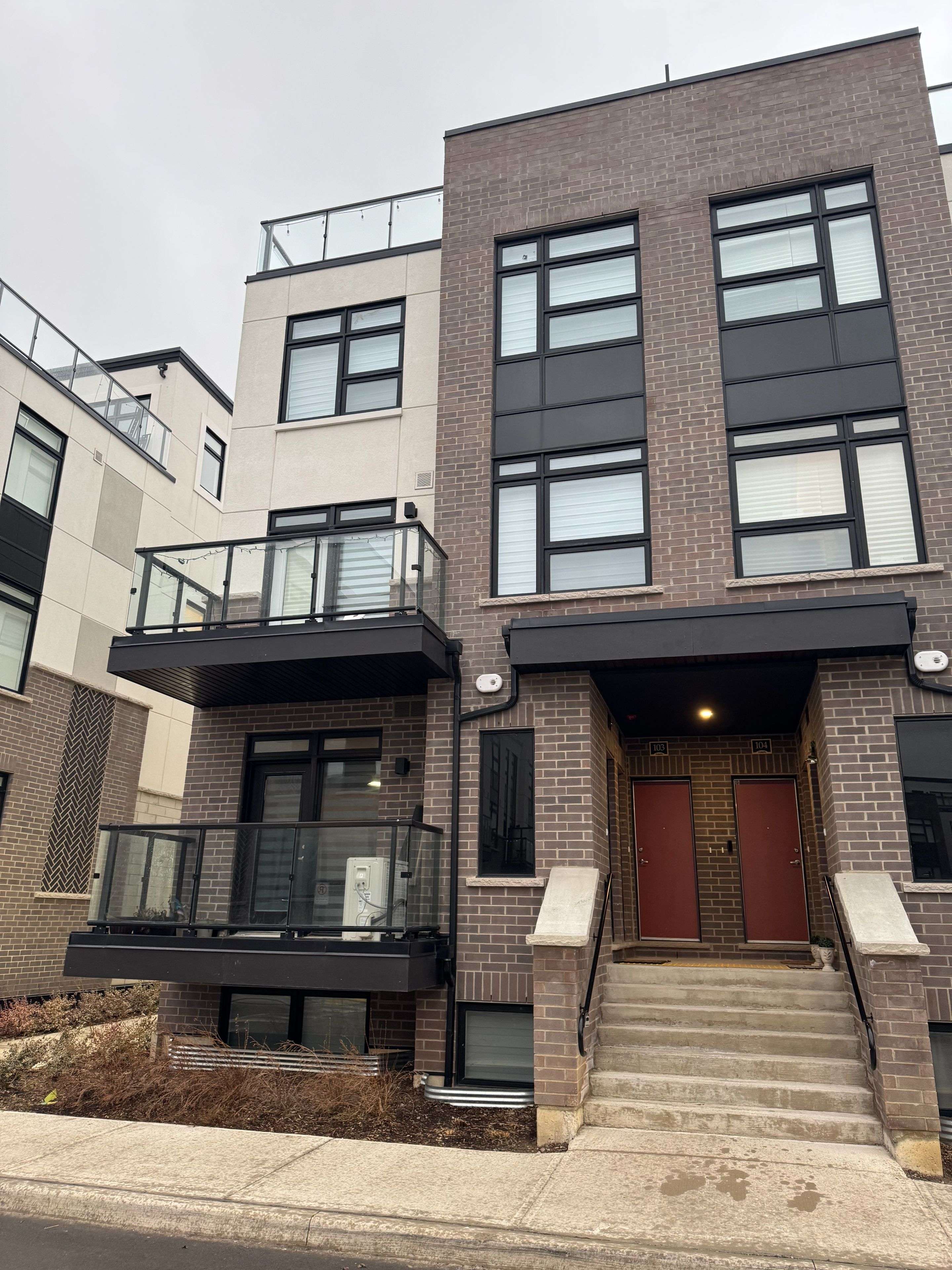 Milton, ON L9E 1N4,1577 Rose WAY #101