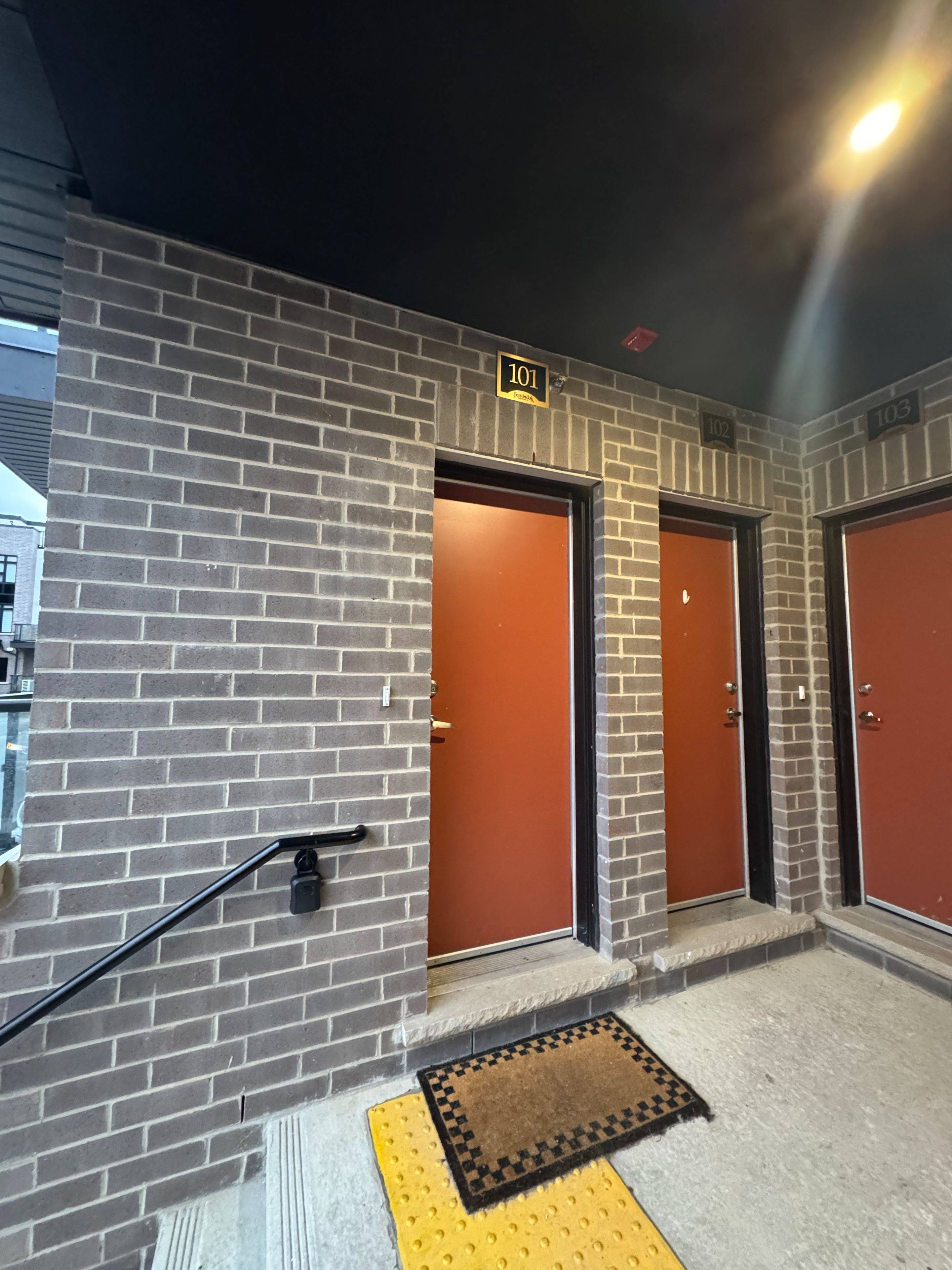 Milton, ON L9E 1N4,1577 Rose WAY #101