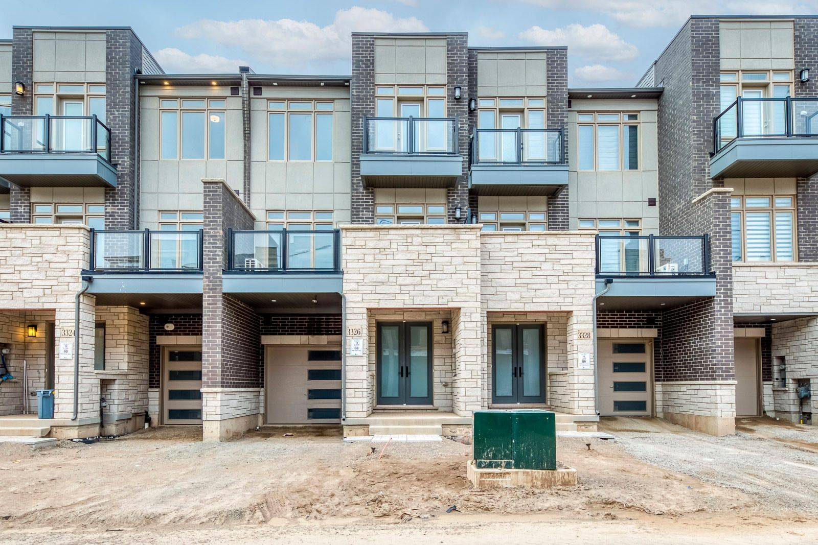 Oakville, ON L6M 5S2,3296 AZAM WAY