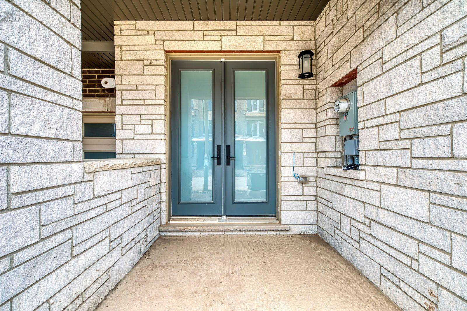 Oakville, ON L6M 5S2,3296 AZAM WAY