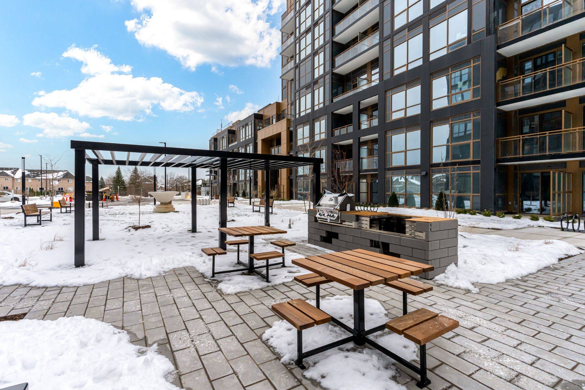 Oakville, ON L6M 4J2,2343 Khalsa Gate W #724