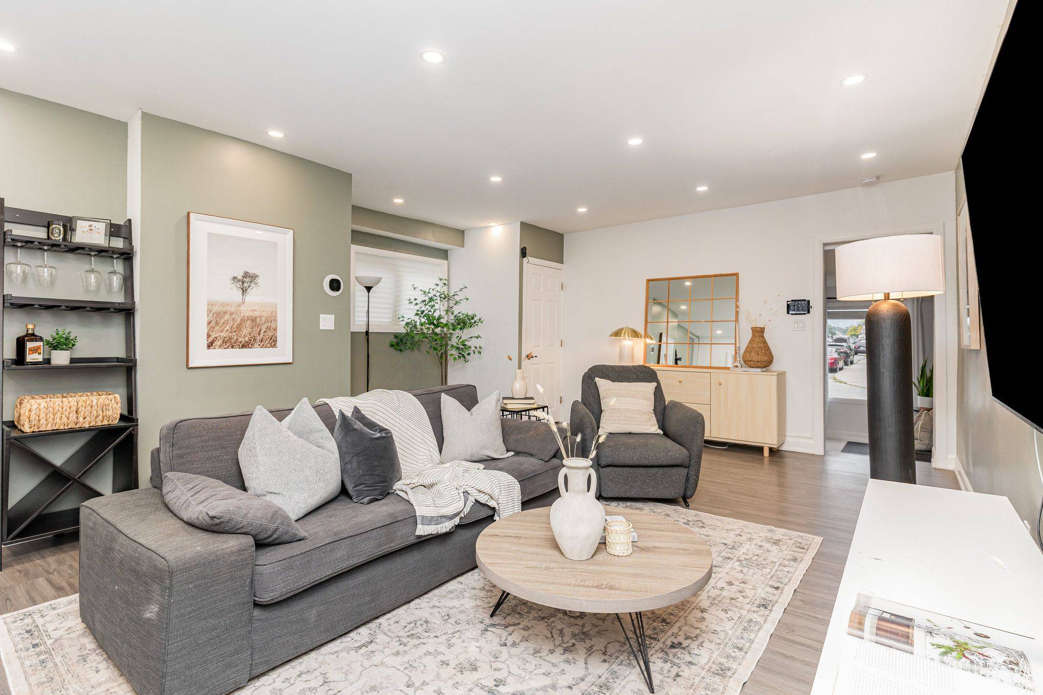 Hamilton, ON L8H 4M6,4 Robins AVE