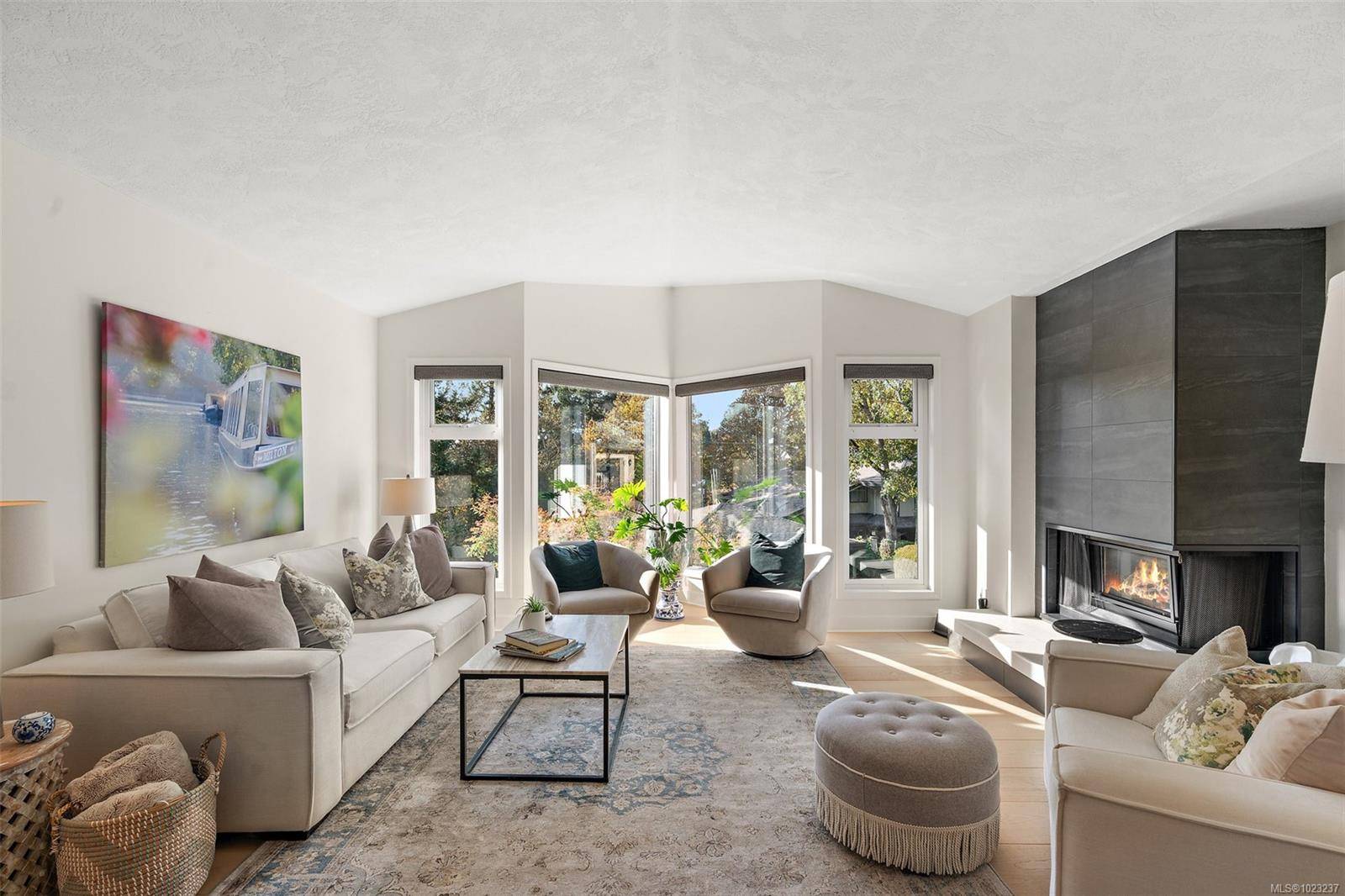 Saanich, BC V8X 3T9,909 Carolwood Dr #21