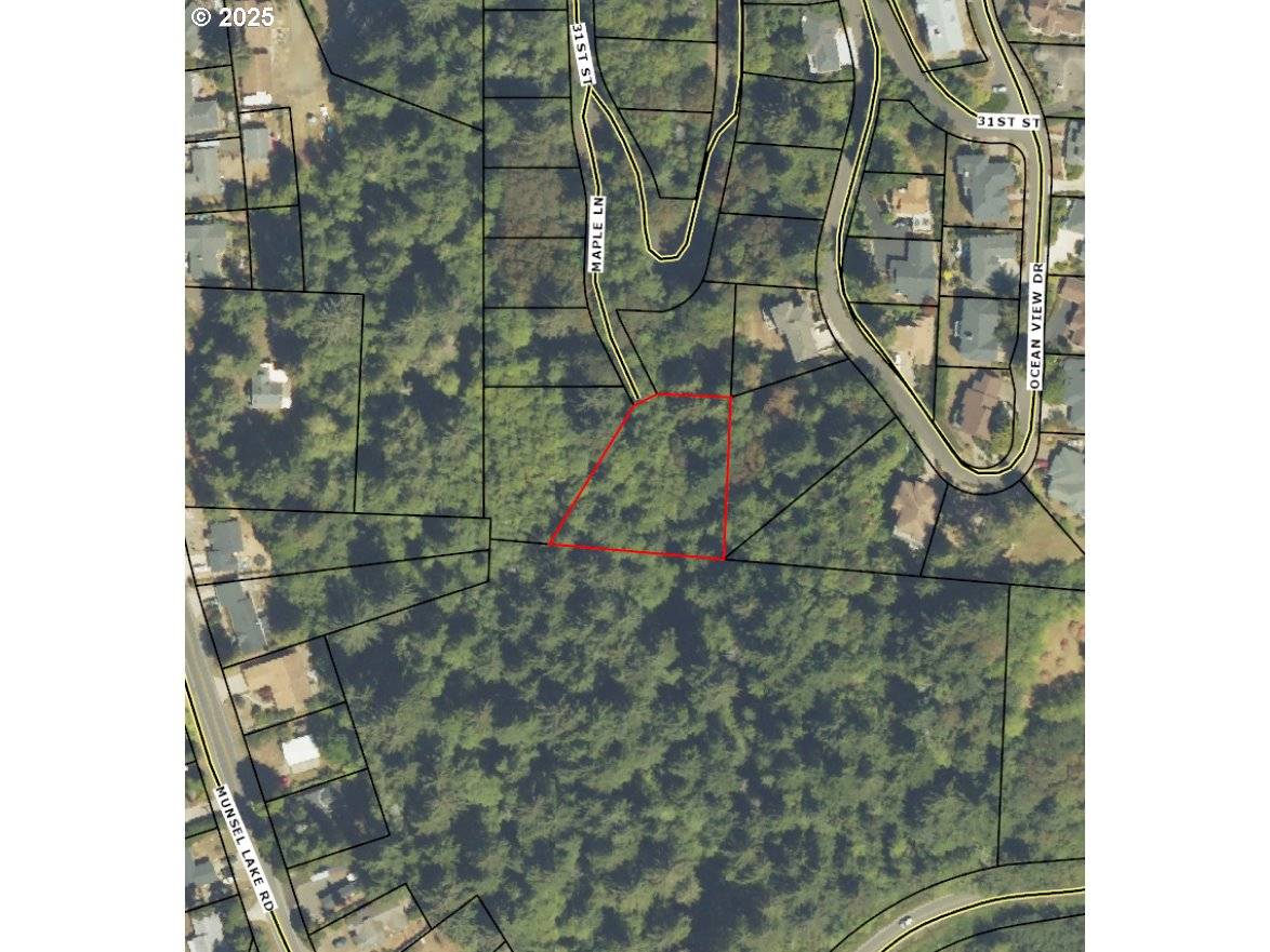 3000 Maple LN, Florence, OR 97439